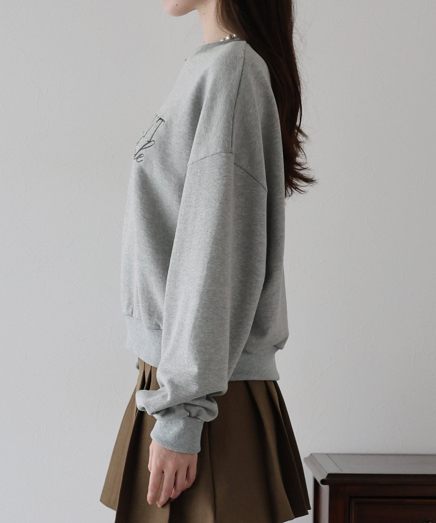 【TIME SALE】レタリング刺繍ショート丈スウェット