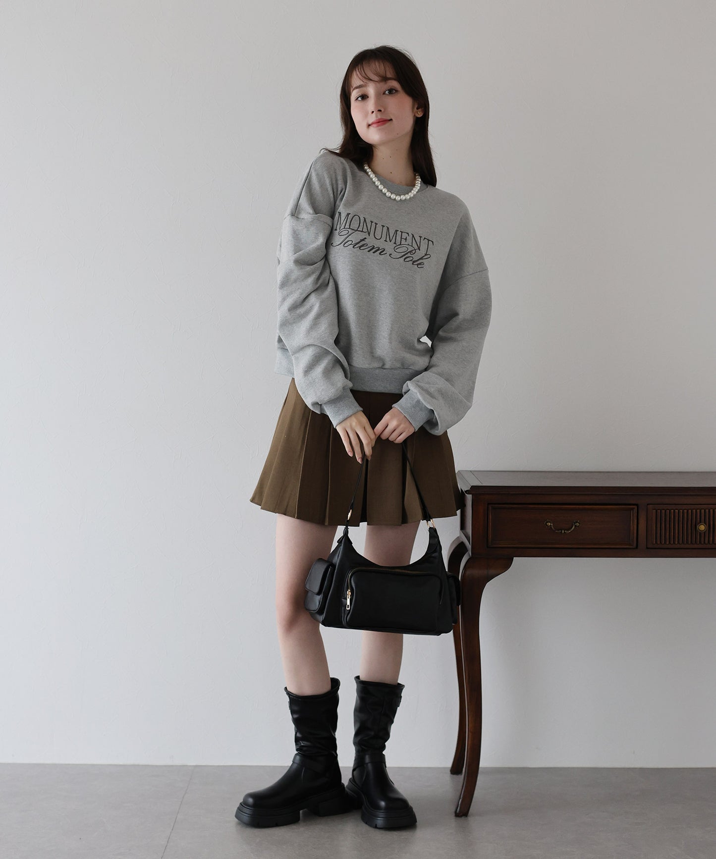 【TIME SALE】レタリング刺繍ショート丈スウェット