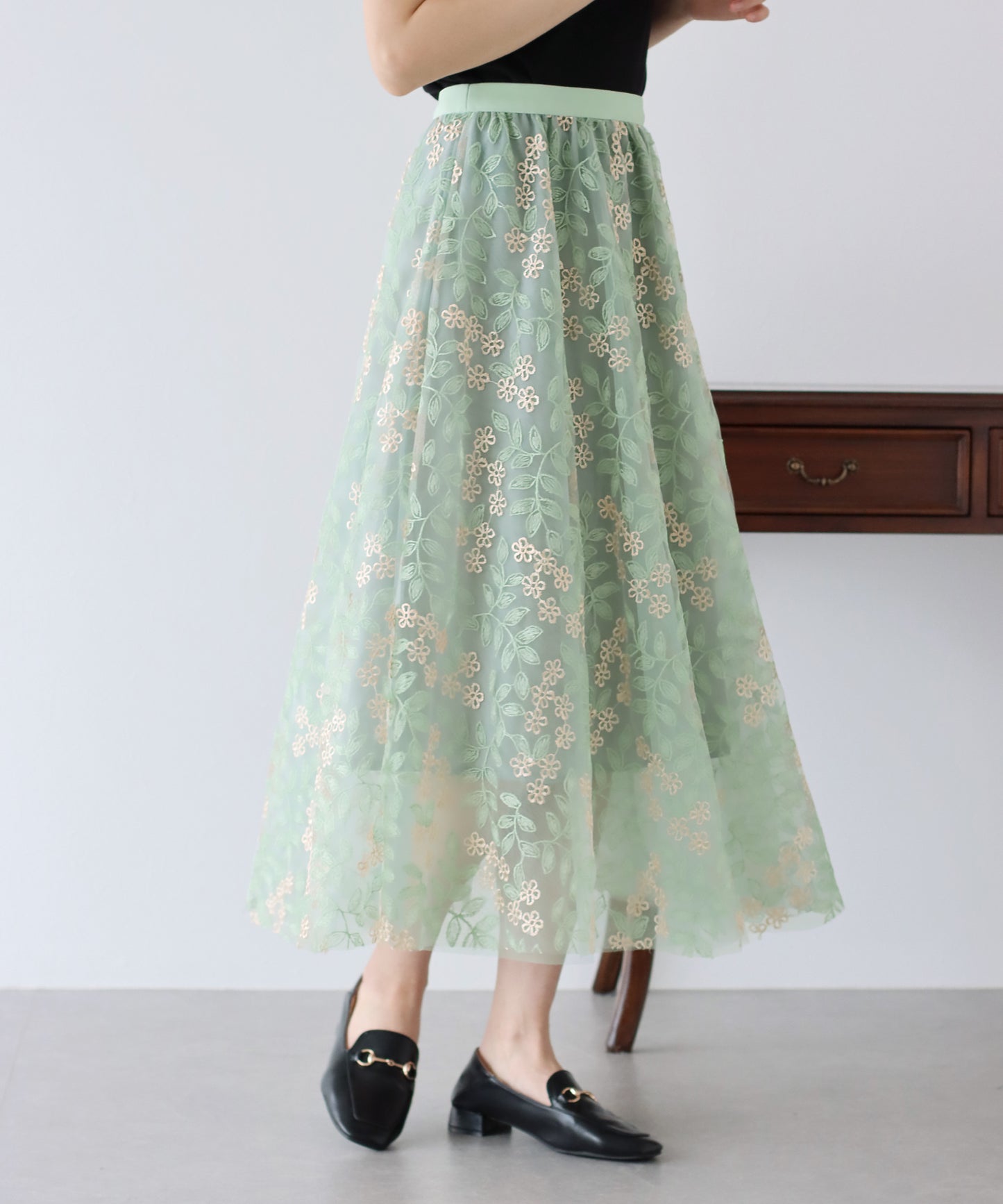 花柄刺繍チュールスカート