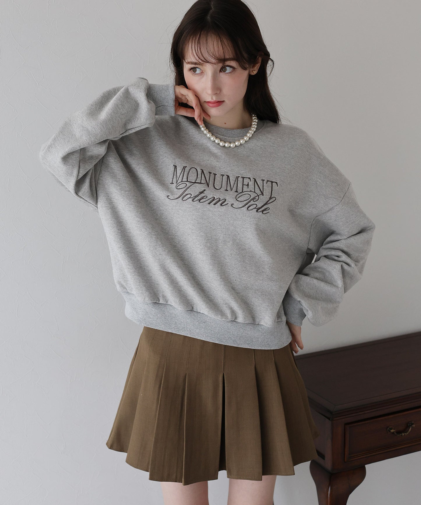 【TIME SALE】レタリング刺繍ショート丈スウェット