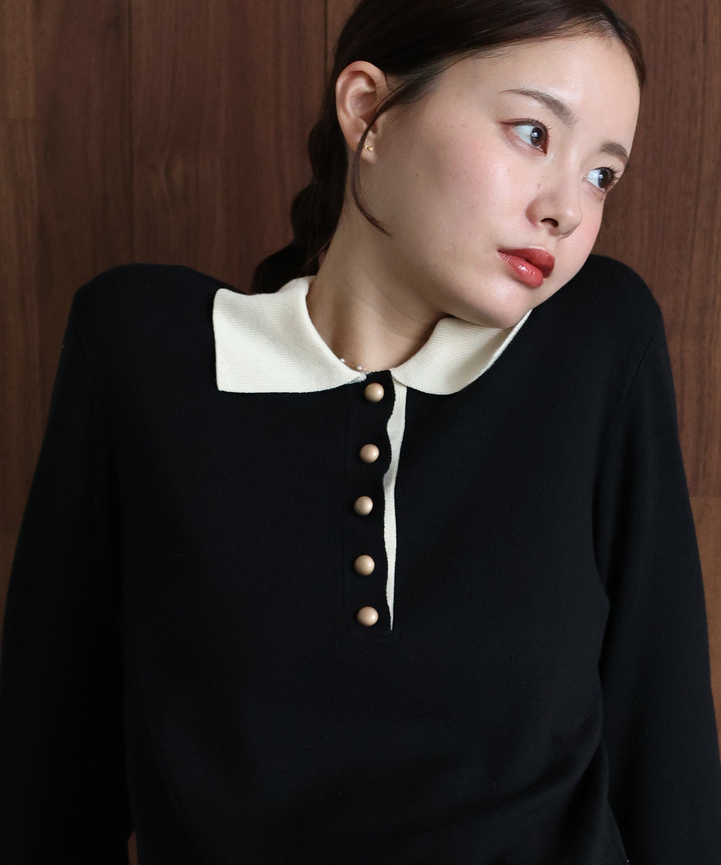 ゴールドボタン配色ポロネックニット