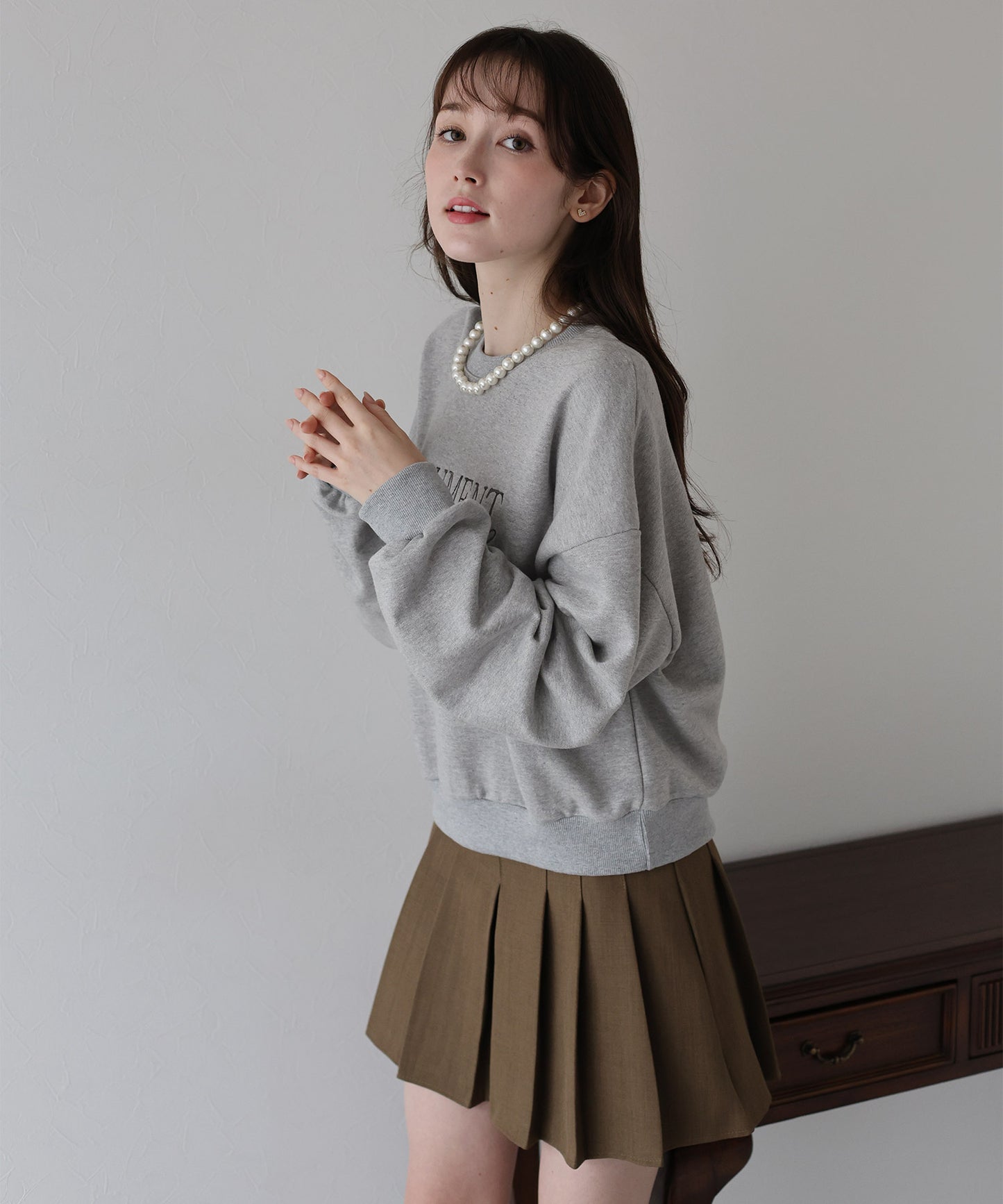 【TIME SALE】レタリング刺繍ショート丈スウェット