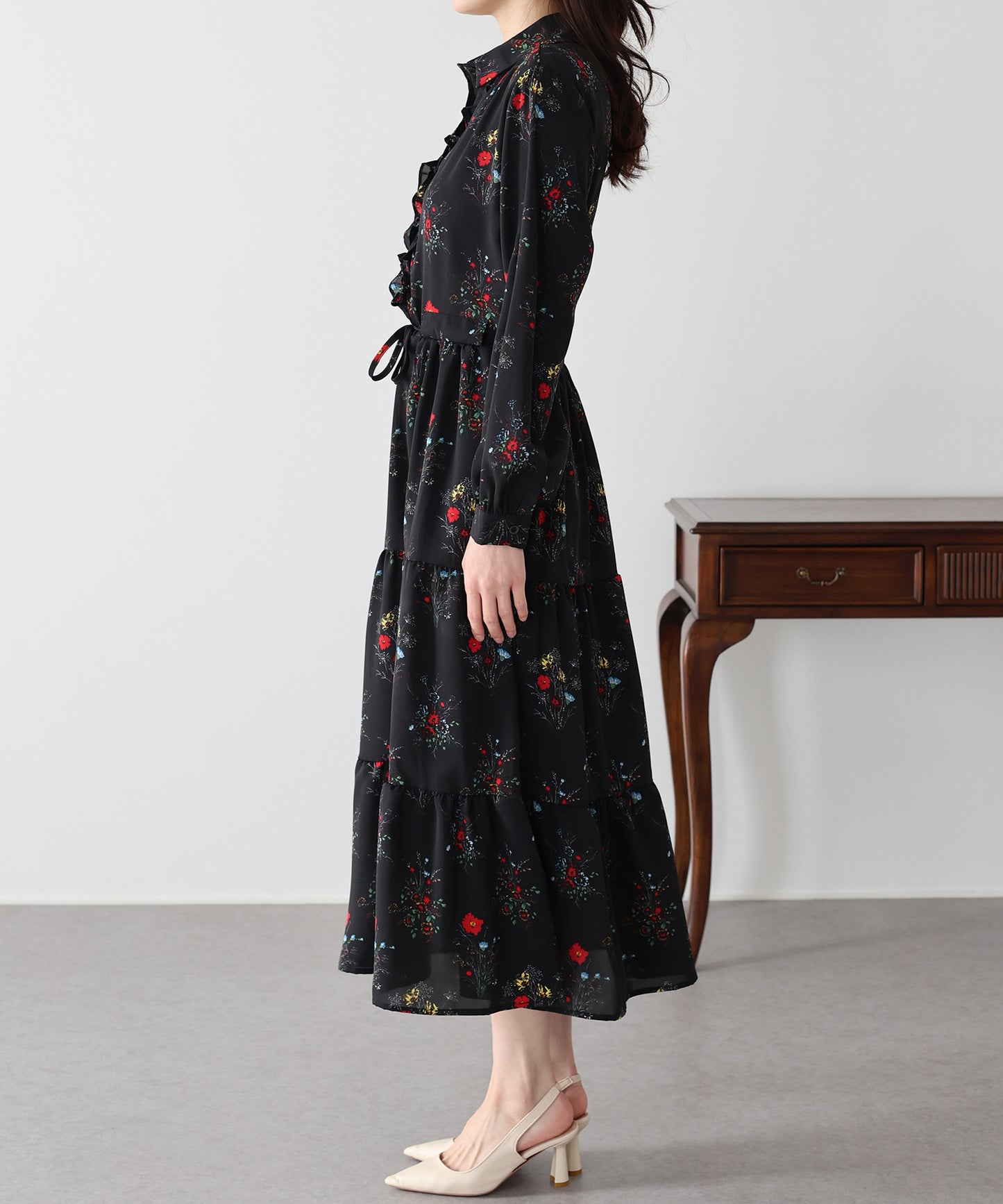 襟付きフリルワンピース