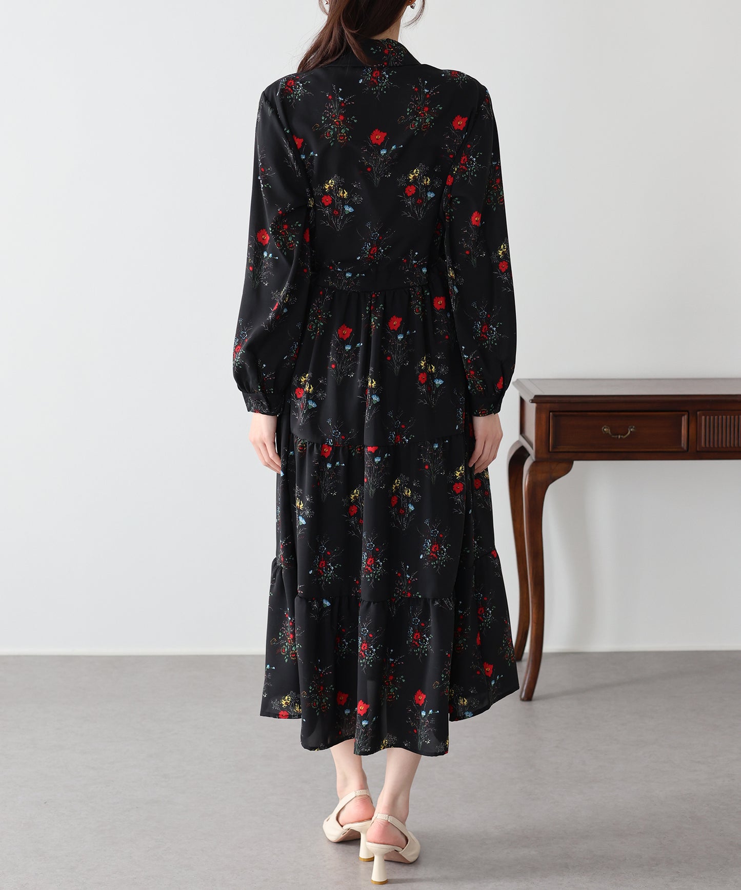 襟付きフリルワンピース