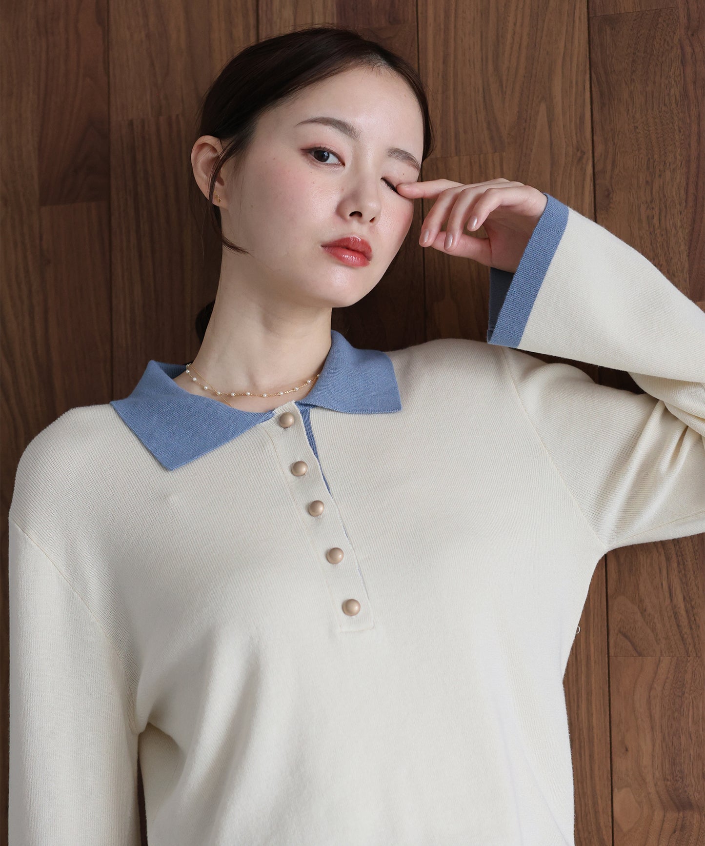 ゴールドボタン配色ポロネックニット