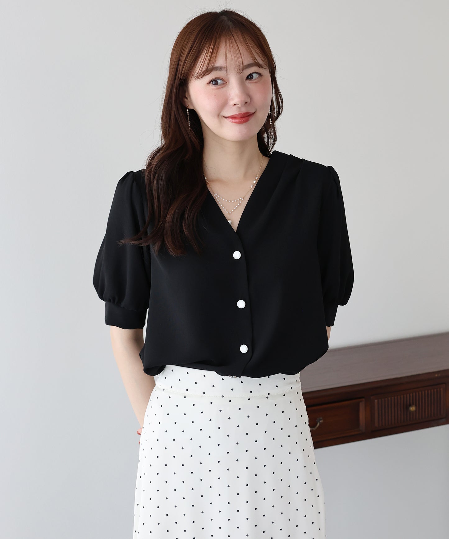 펄 도트 버튼 블라우스