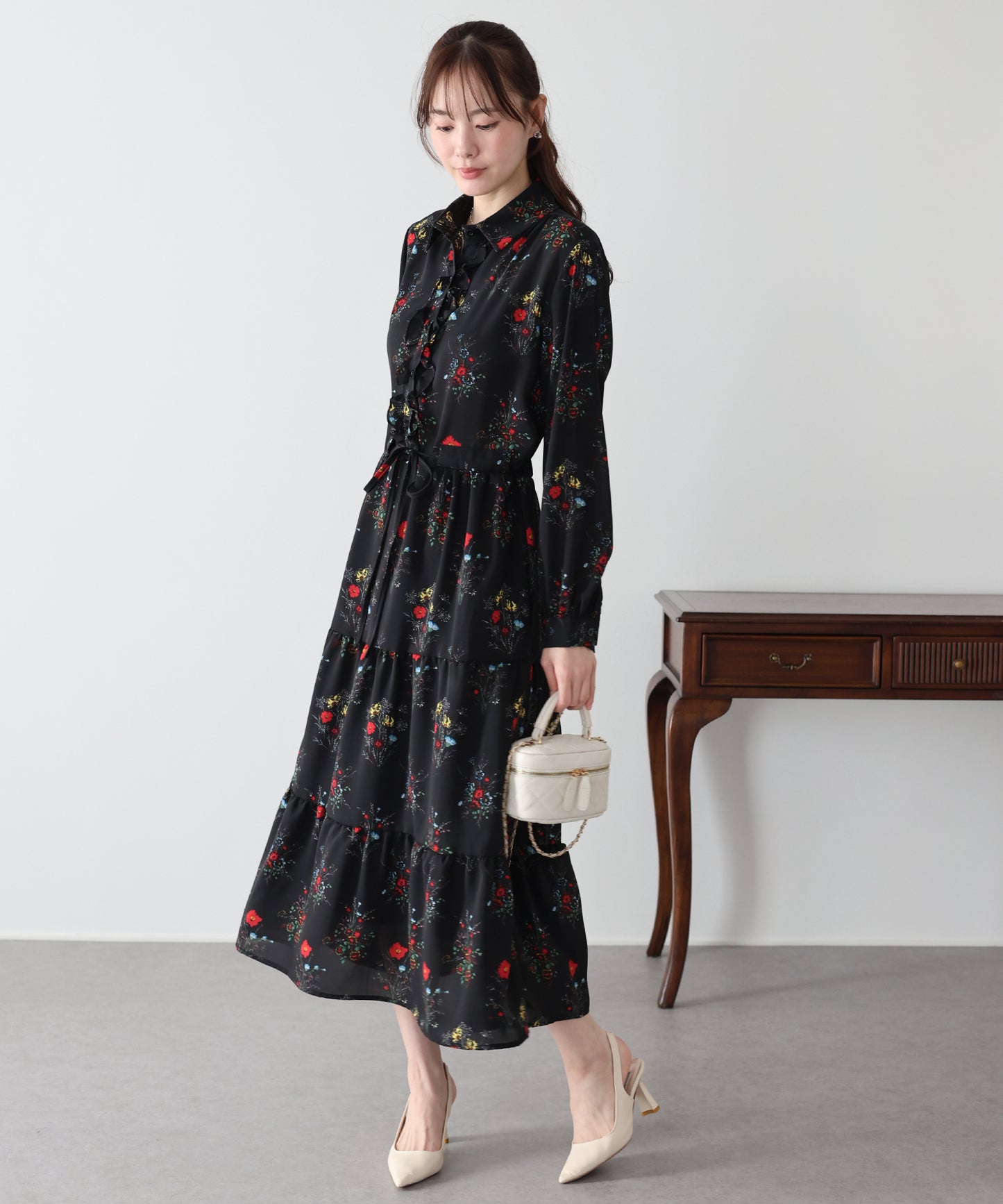 襟付きフリルワンピース