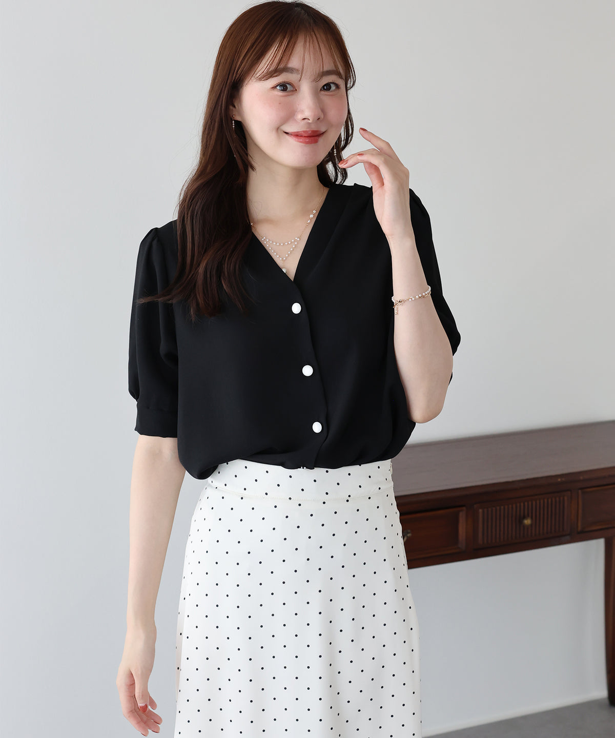 펄 도트 버튼 블라우스