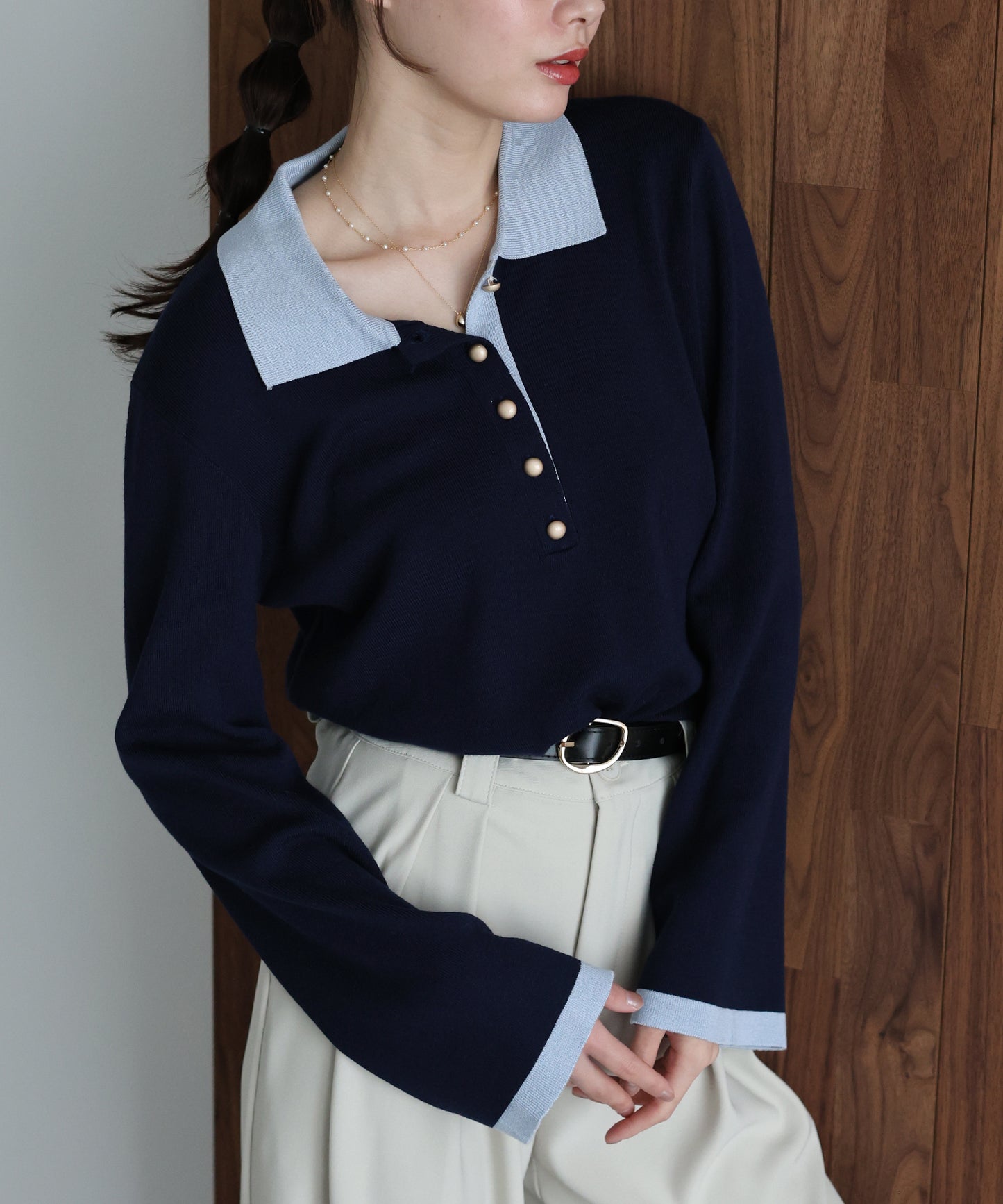 ゴールドボタン配色ポロネックニット