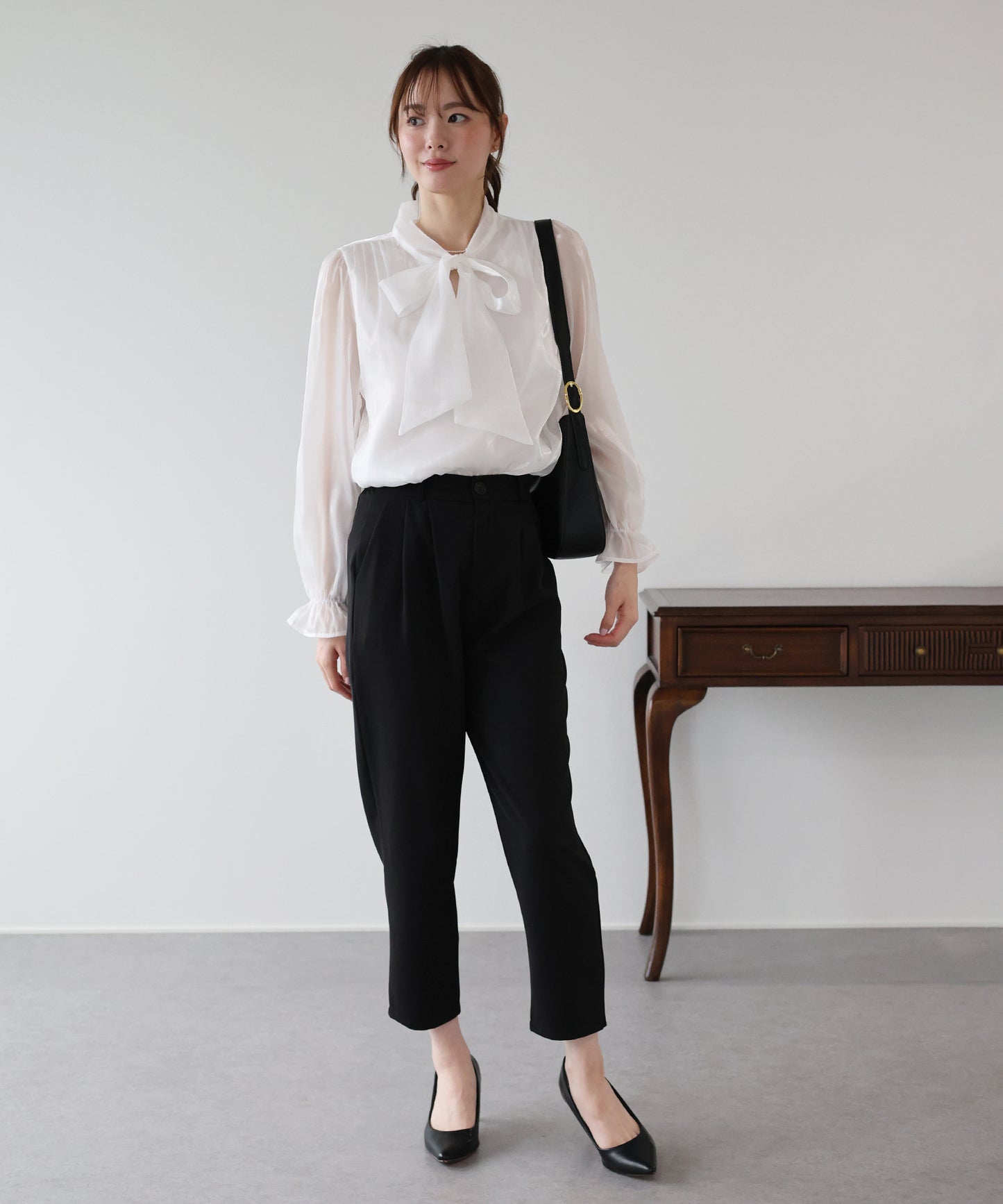 スリムテーパードパンツ