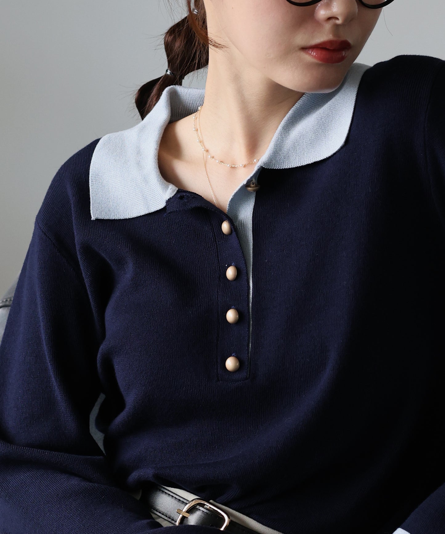 ゴールドボタン配色ポロネックニット