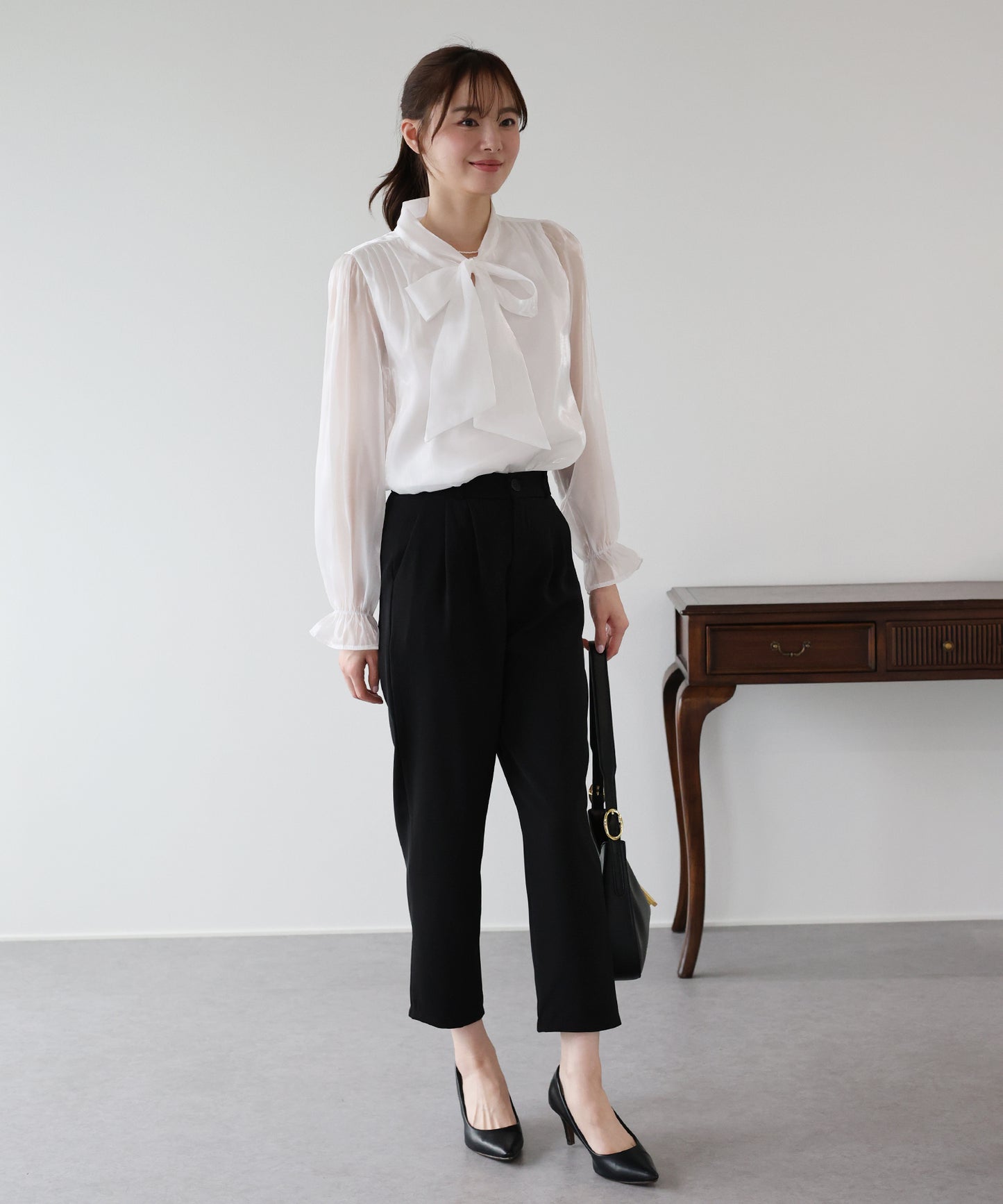 スリムテーパードパンツ