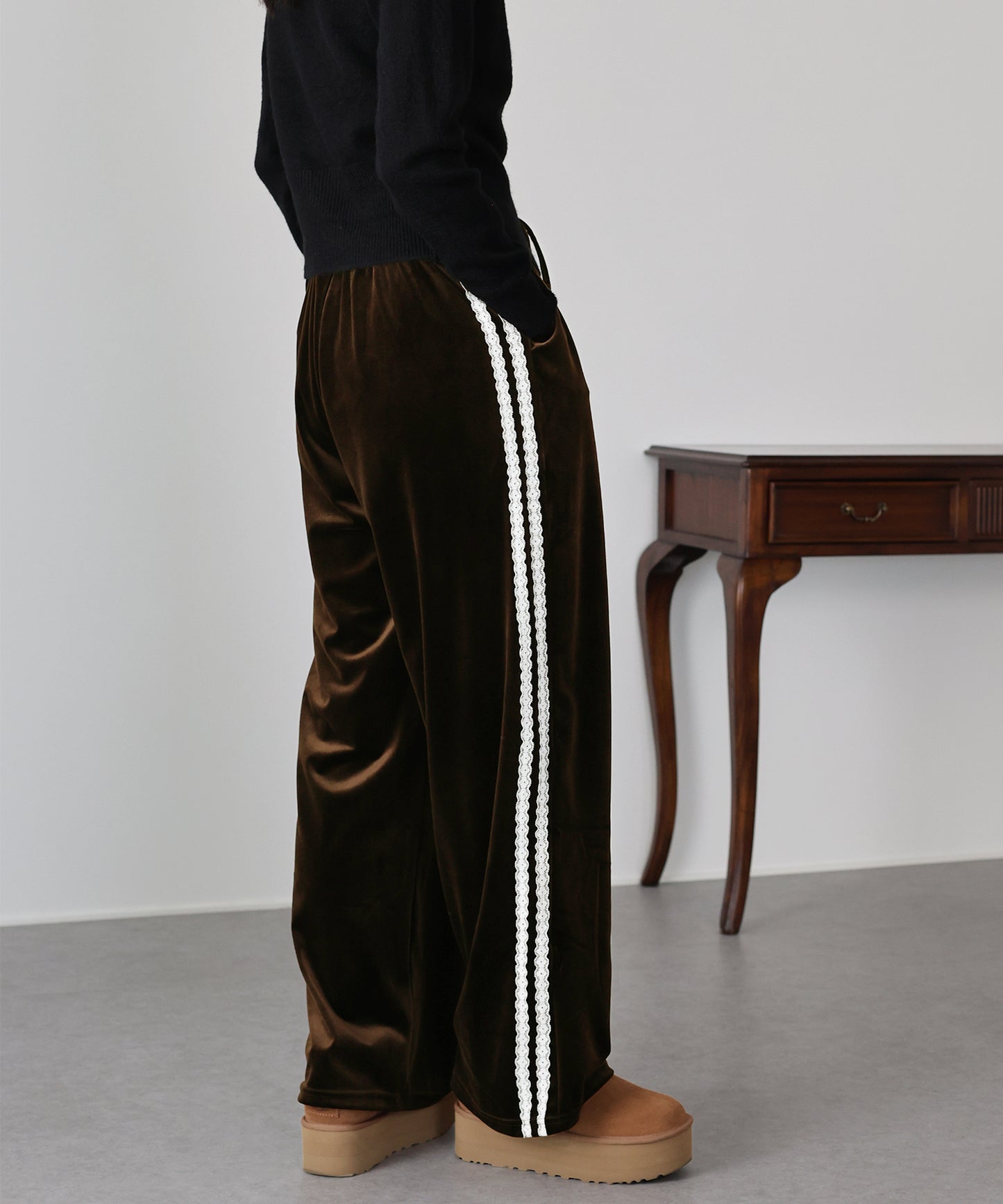 【早割5％OFF】サイドレースベロアパンツ