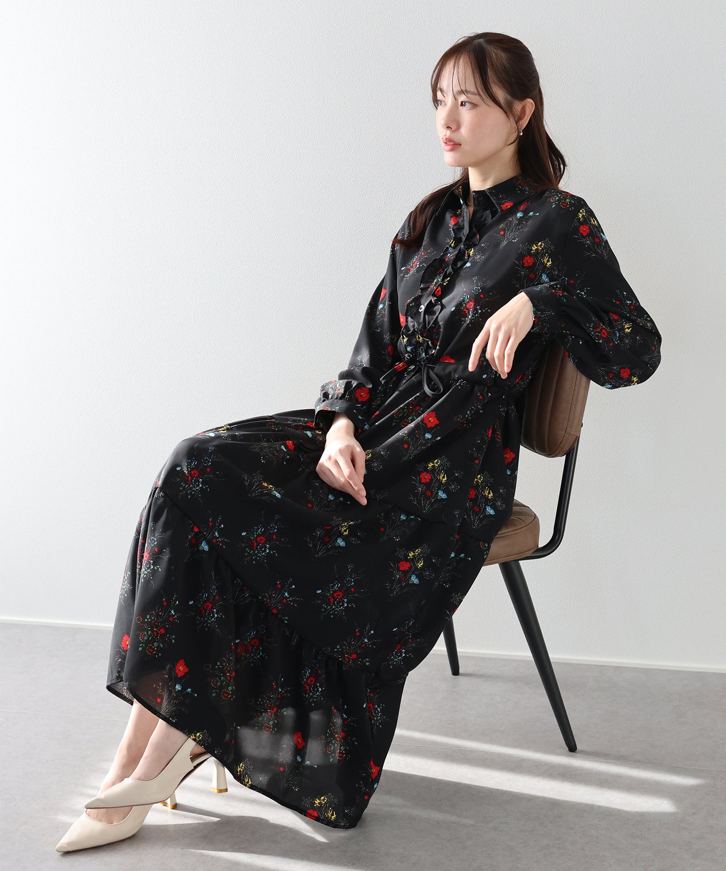 襟付きフリルワンピース