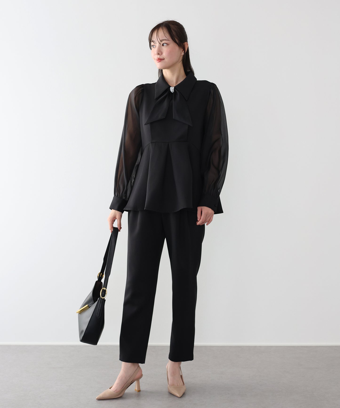 パールモチーフペプラムブラウス＆パンツセット