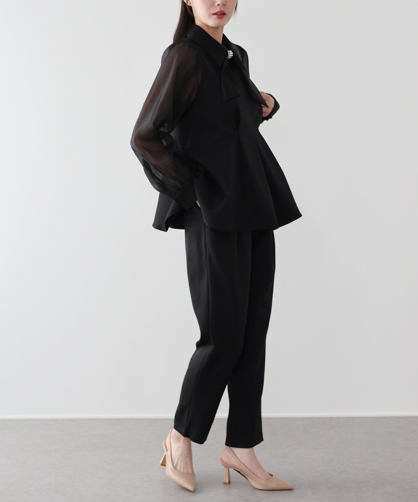 パールモチーフペプラムブラウス＆パンツセット