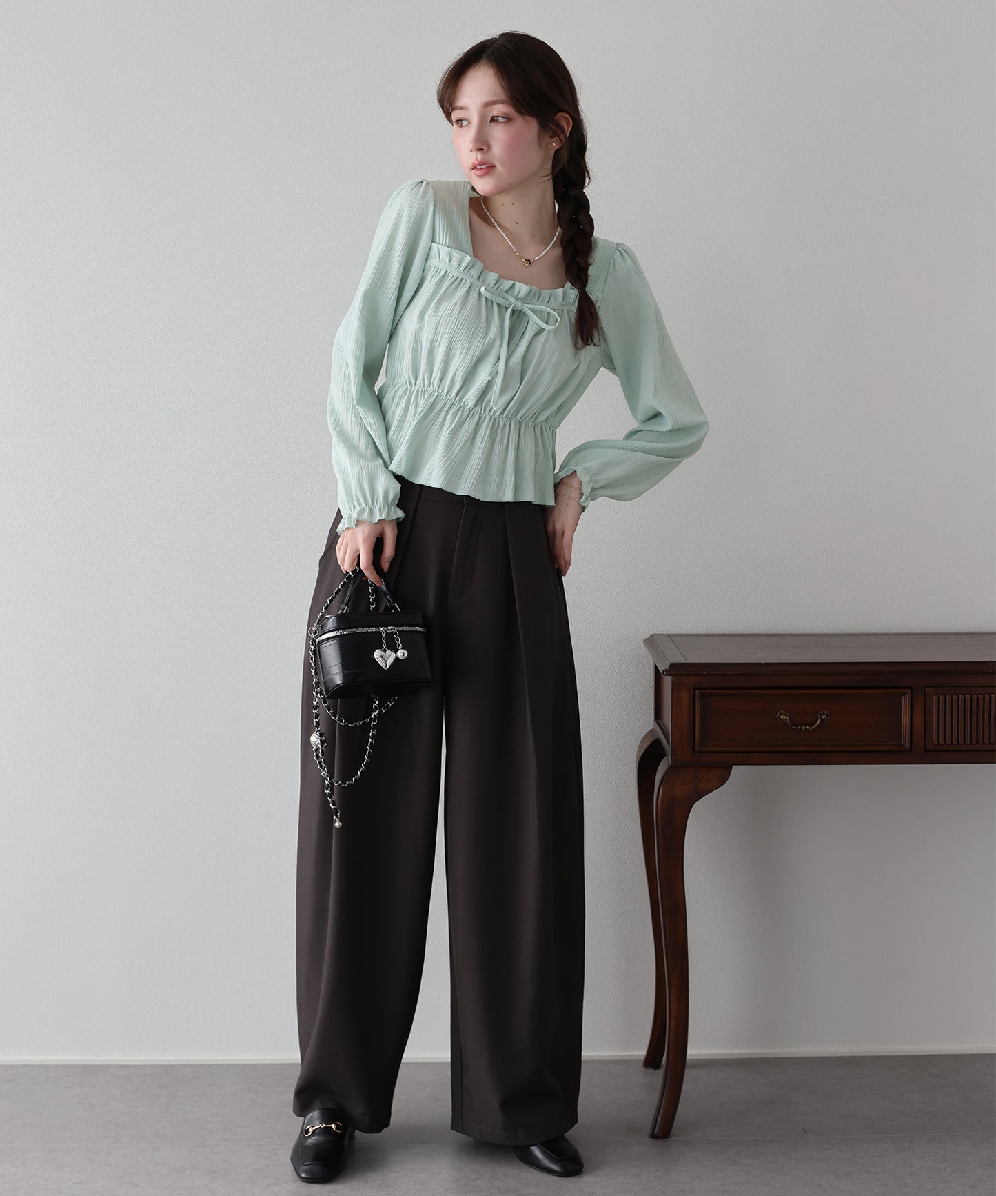 【早割5％OFF】スクエアネックギャザーブラウス【ネコポス】