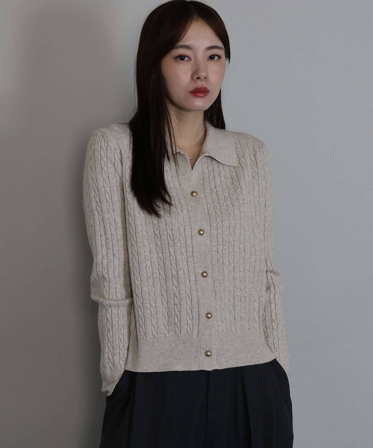 【早割5％OFF】ゴールドボタンケーブルニットカーディガン[ J by blue ]