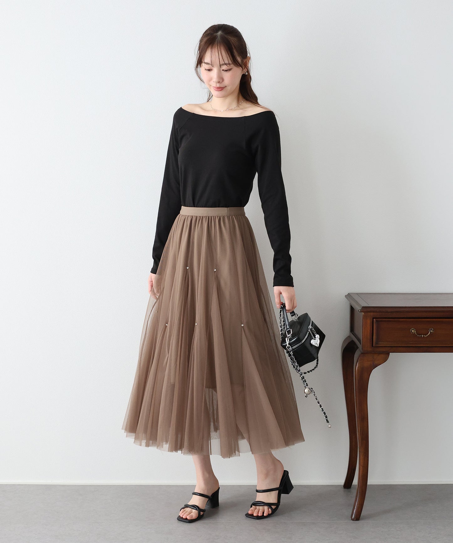 ビジュー付きチュールスカート