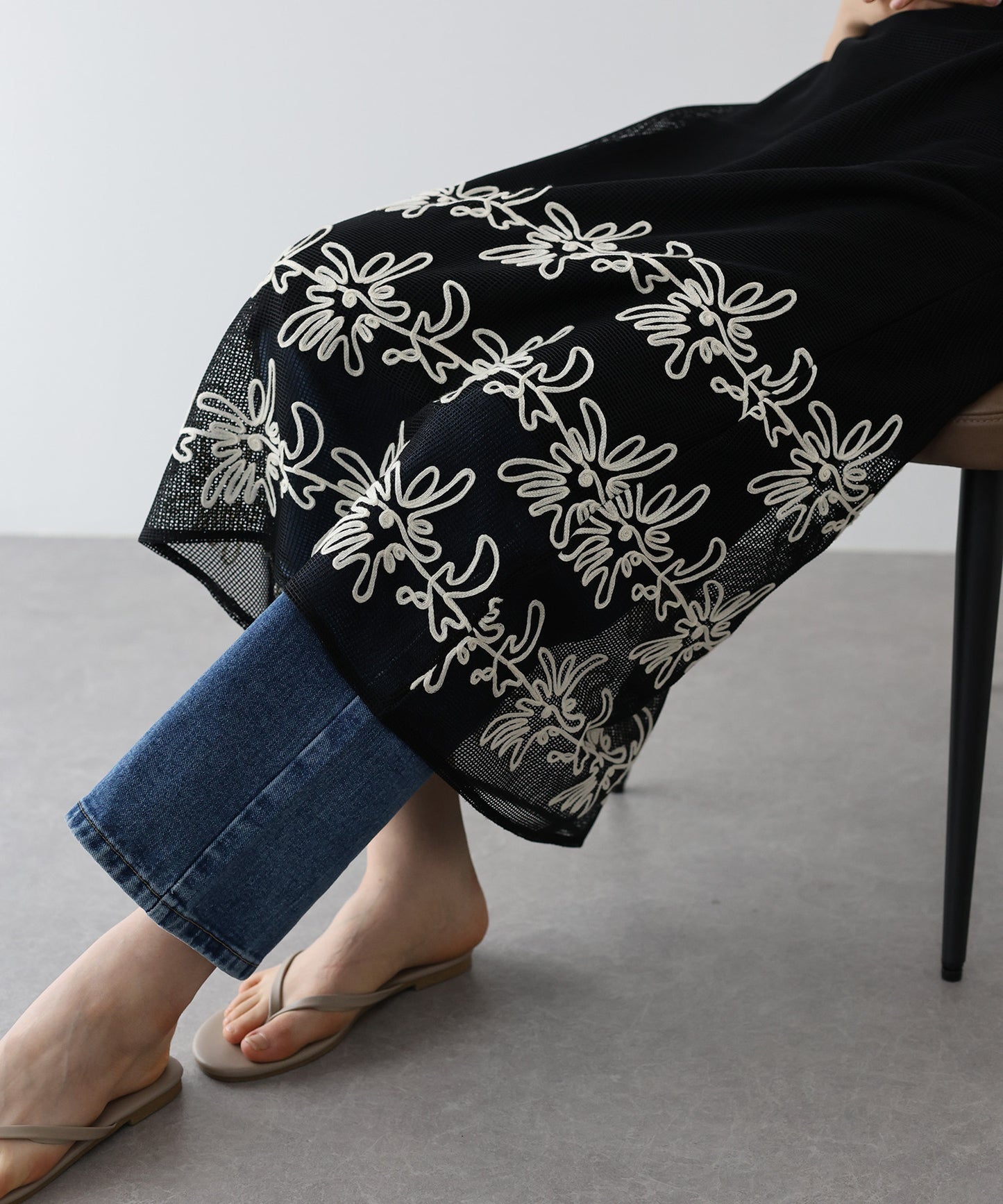 【新商品限定5％OFF（火）】コード刺繍レースワンピース[J by blue]