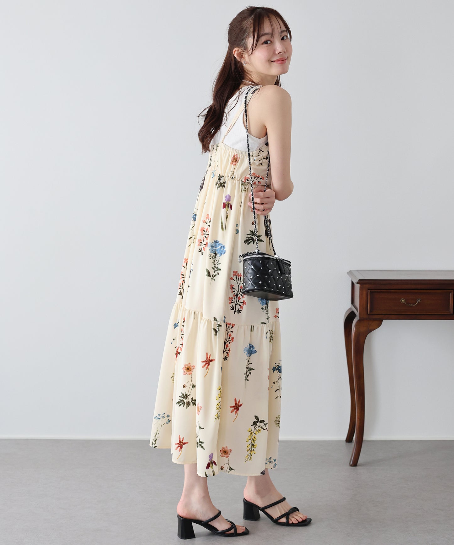 フラワーシャーリングキャミワンピース