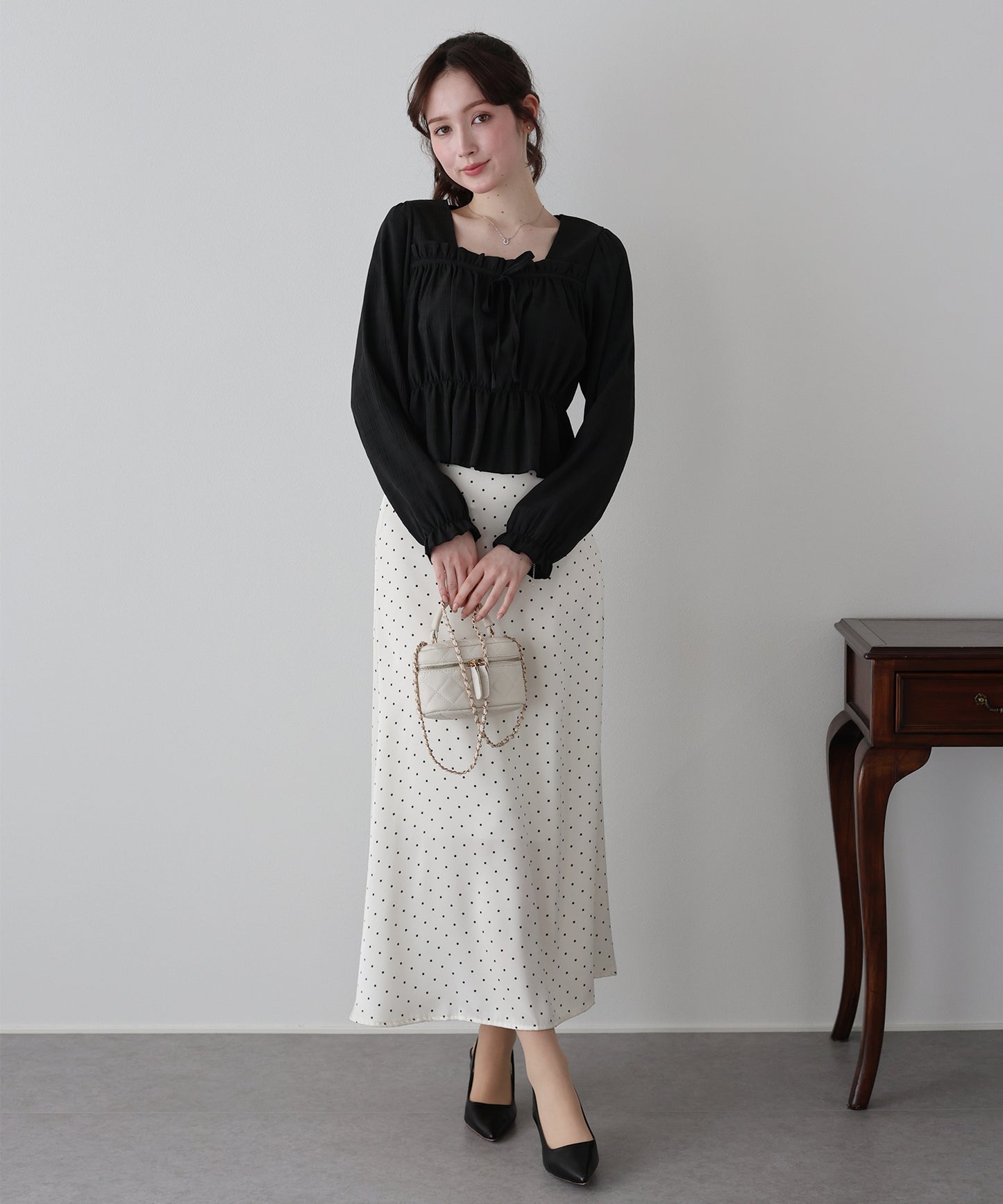 【早割5％OFF】スクエアネックギャザーブラウス【ネコポス】