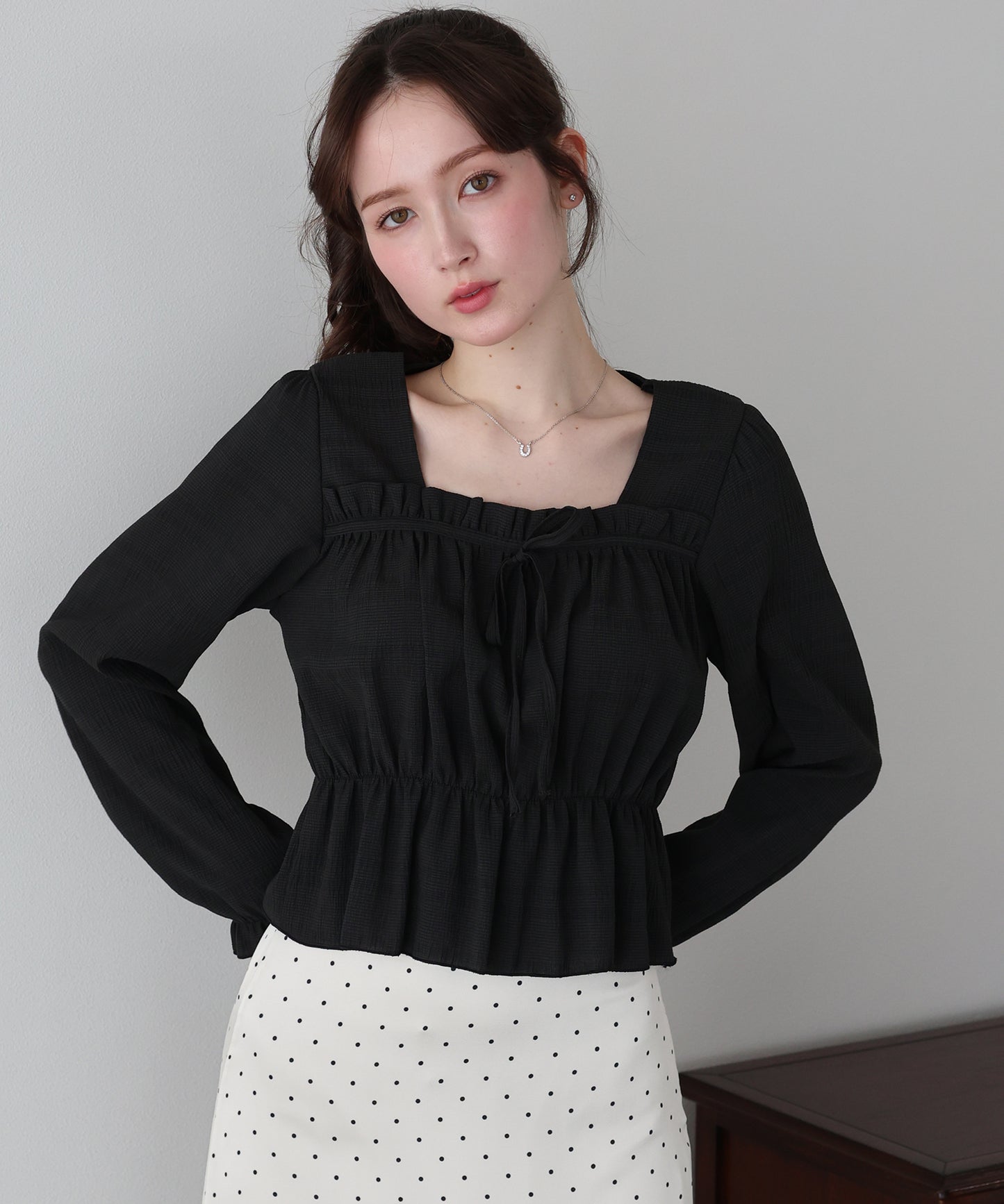 【早割5％OFF】スクエアネックギャザーブラウス【ネコポス】