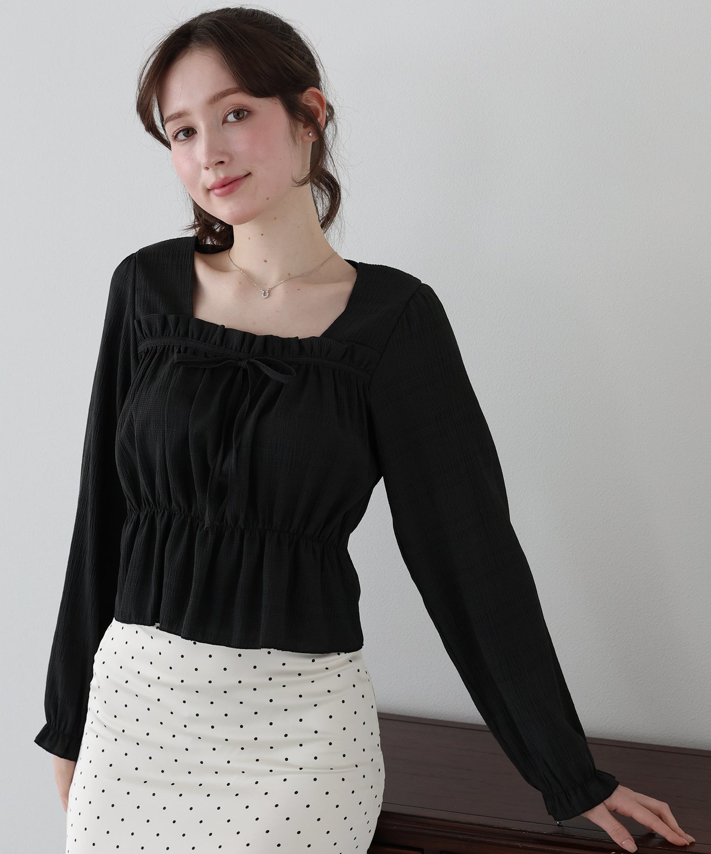 【早割5％OFF】スクエアネックギャザーブラウス【ネコポス】