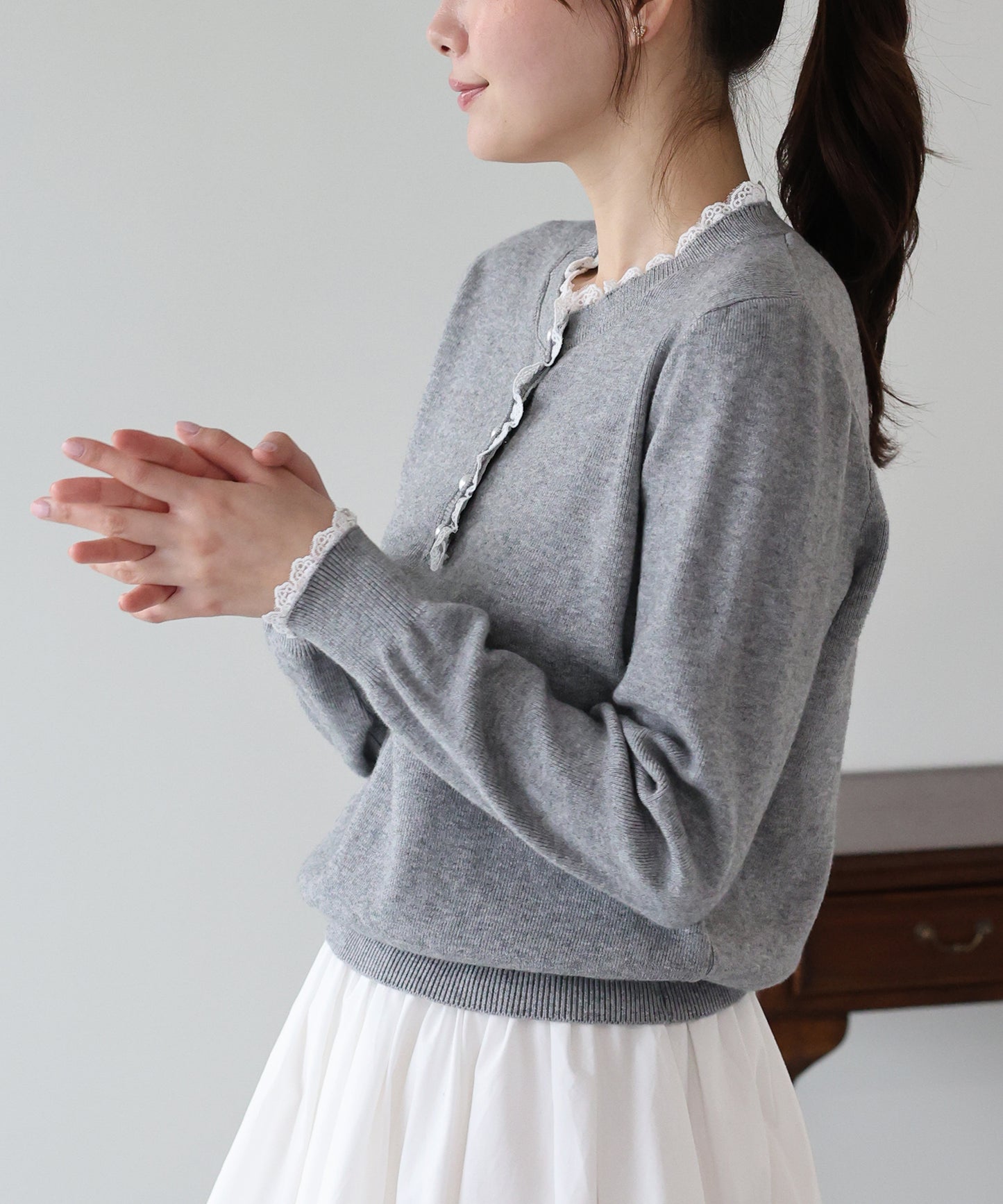 レースパールボタンニット