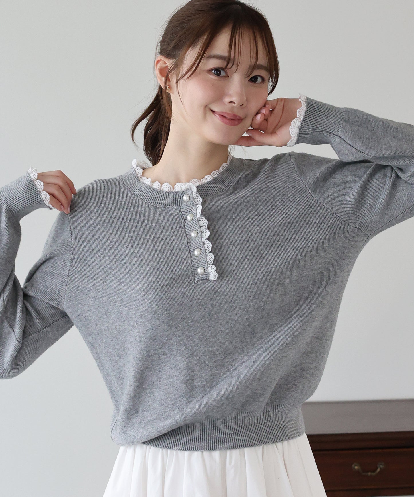 レースパールボタンニット