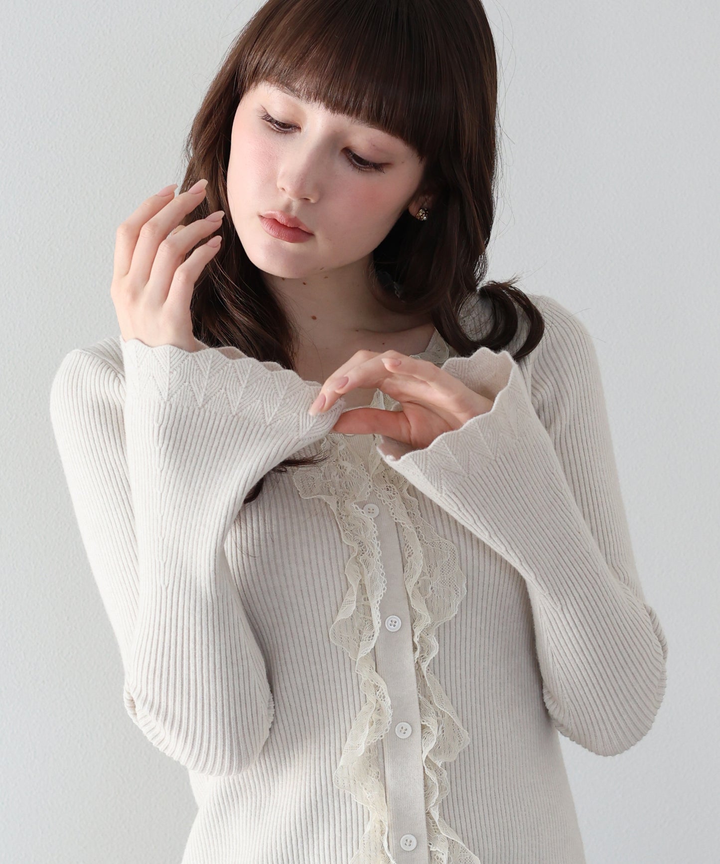 【早割5％OFF】フロントレースフリルニット