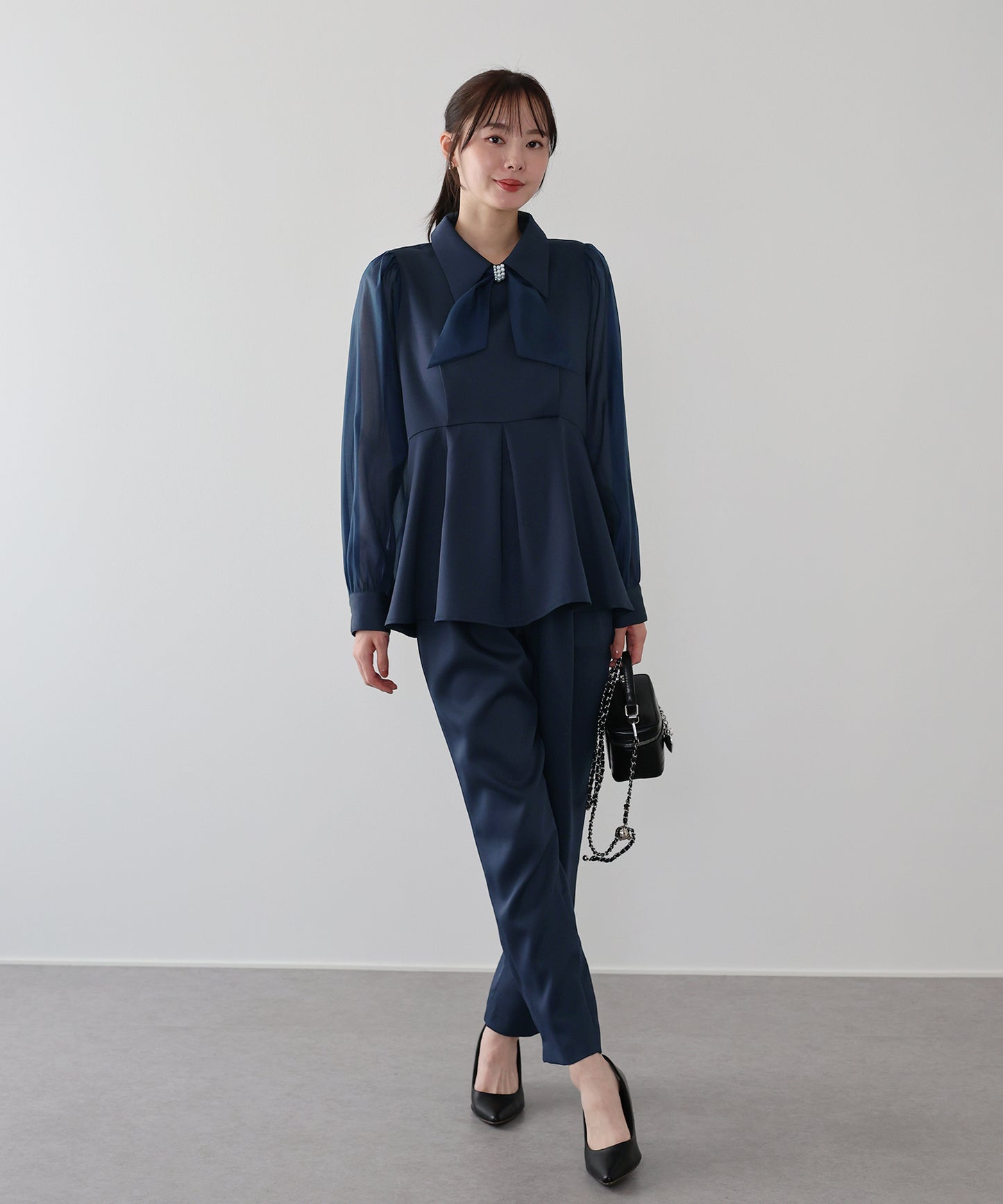 パールモチーフペプラムブラウス＆パンツセット