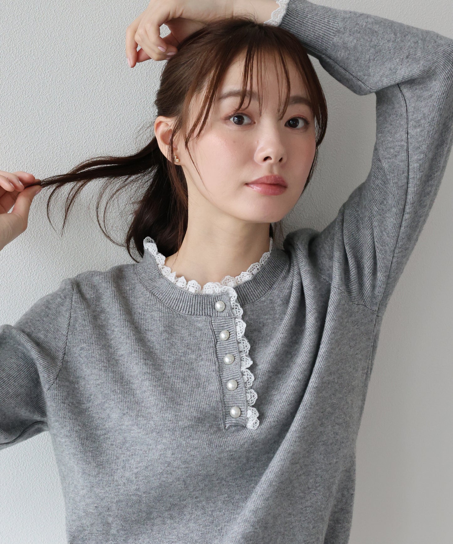 レースパールボタンニット