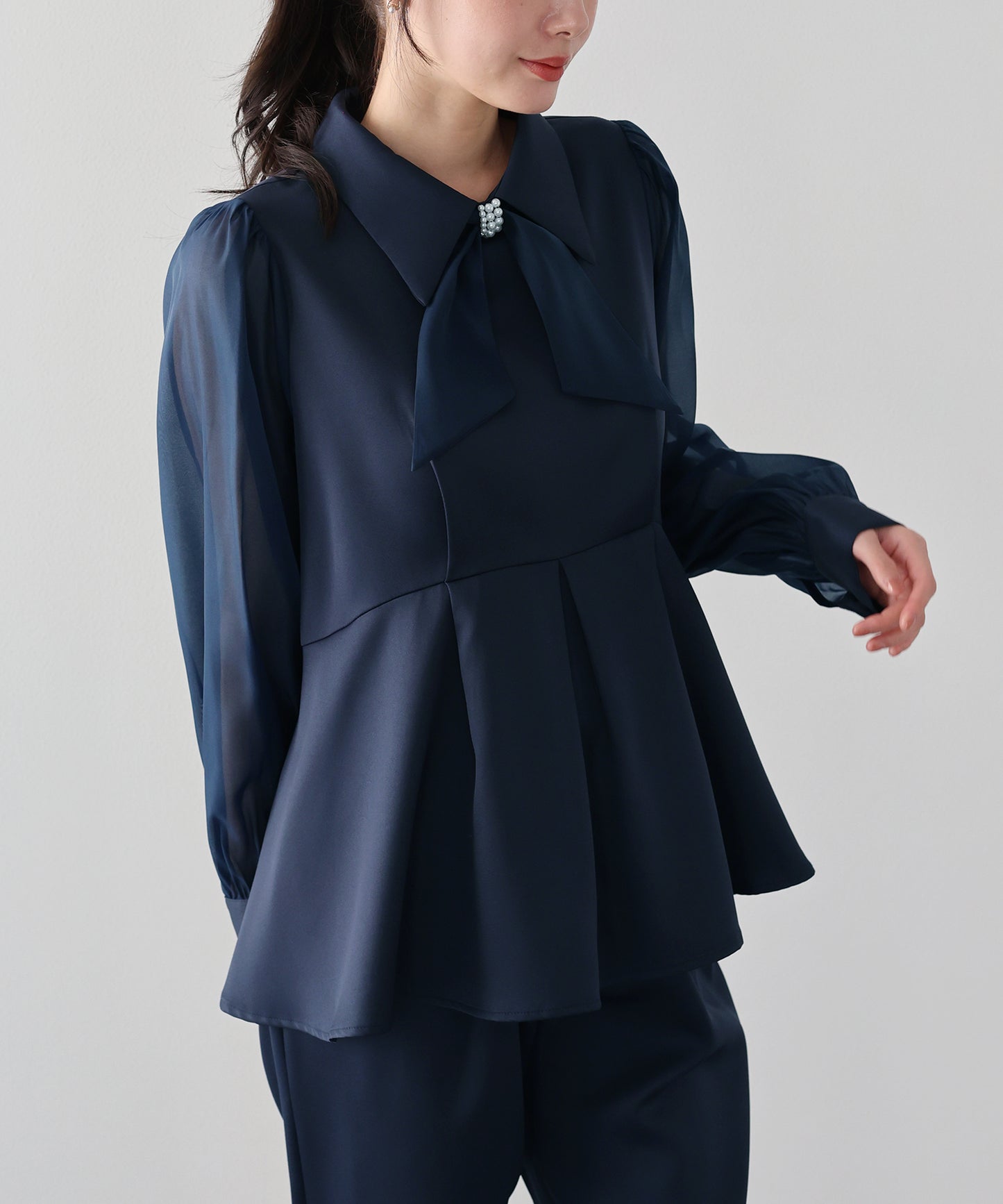 パールモチーフペプラムブラウス＆パンツセット