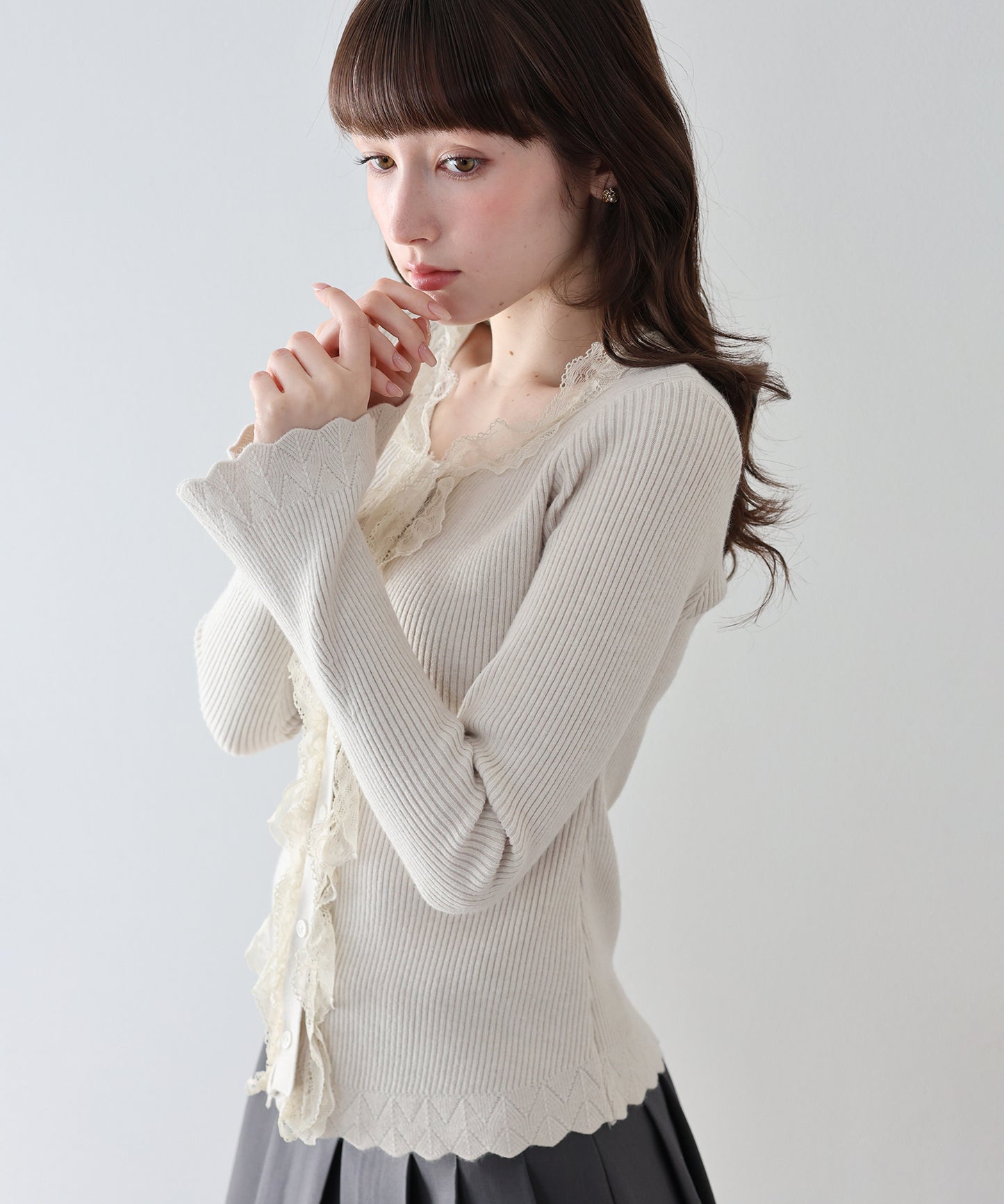 【早割5％OFF】フロントレースフリルニット