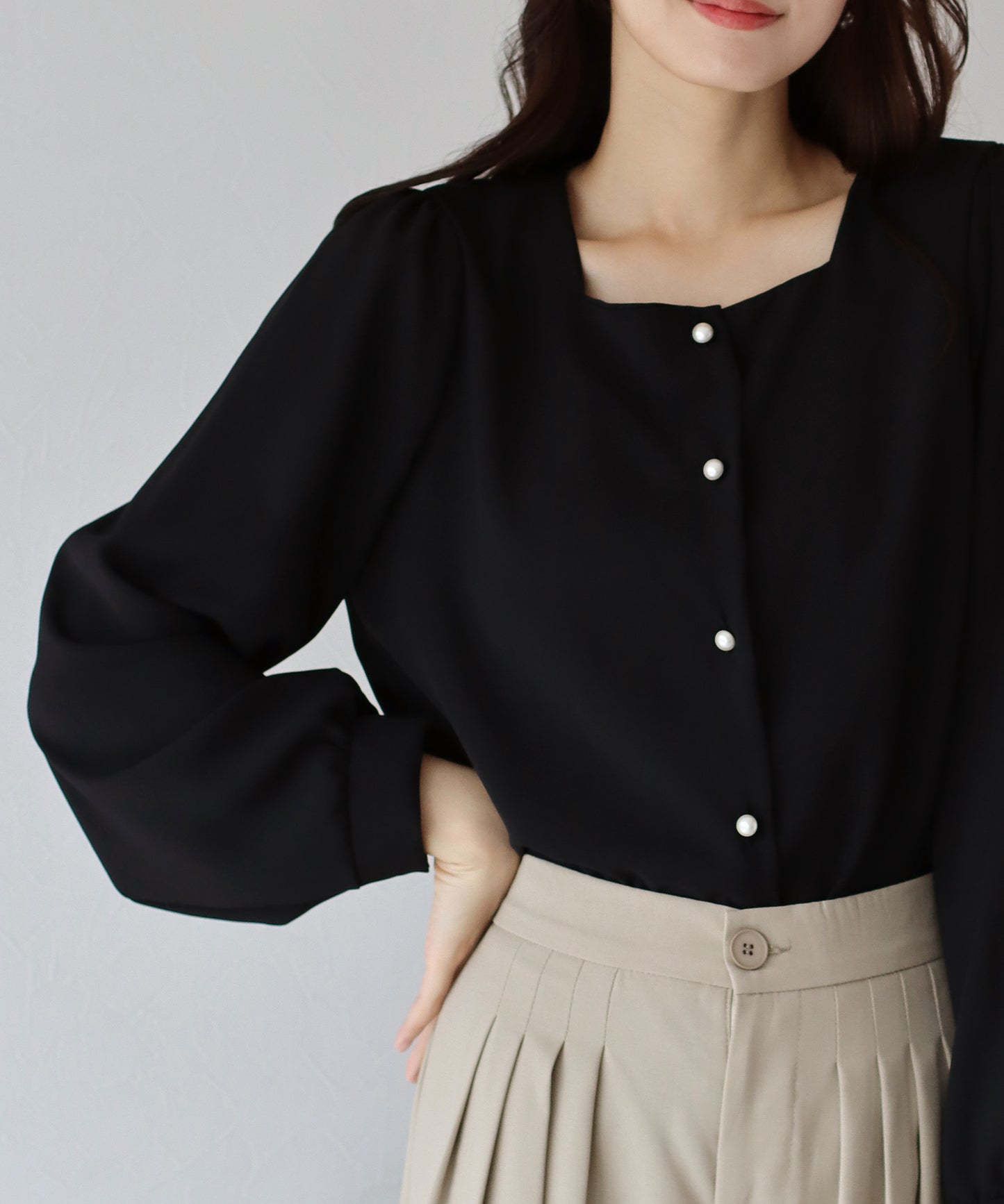 スクエアネックパールボタンブラウス【ネコポス】