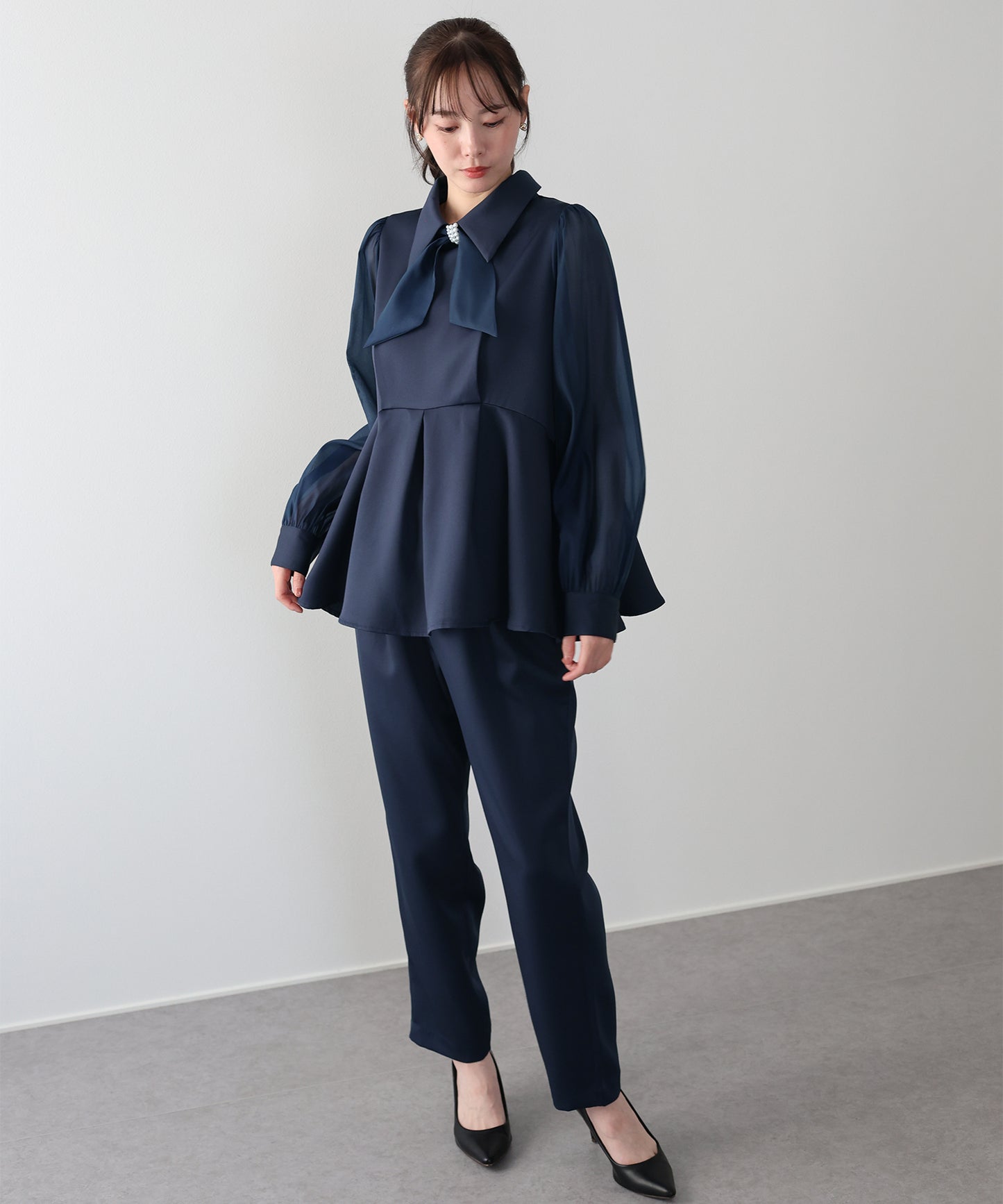 パールモチーフペプラムブラウス＆パンツセット