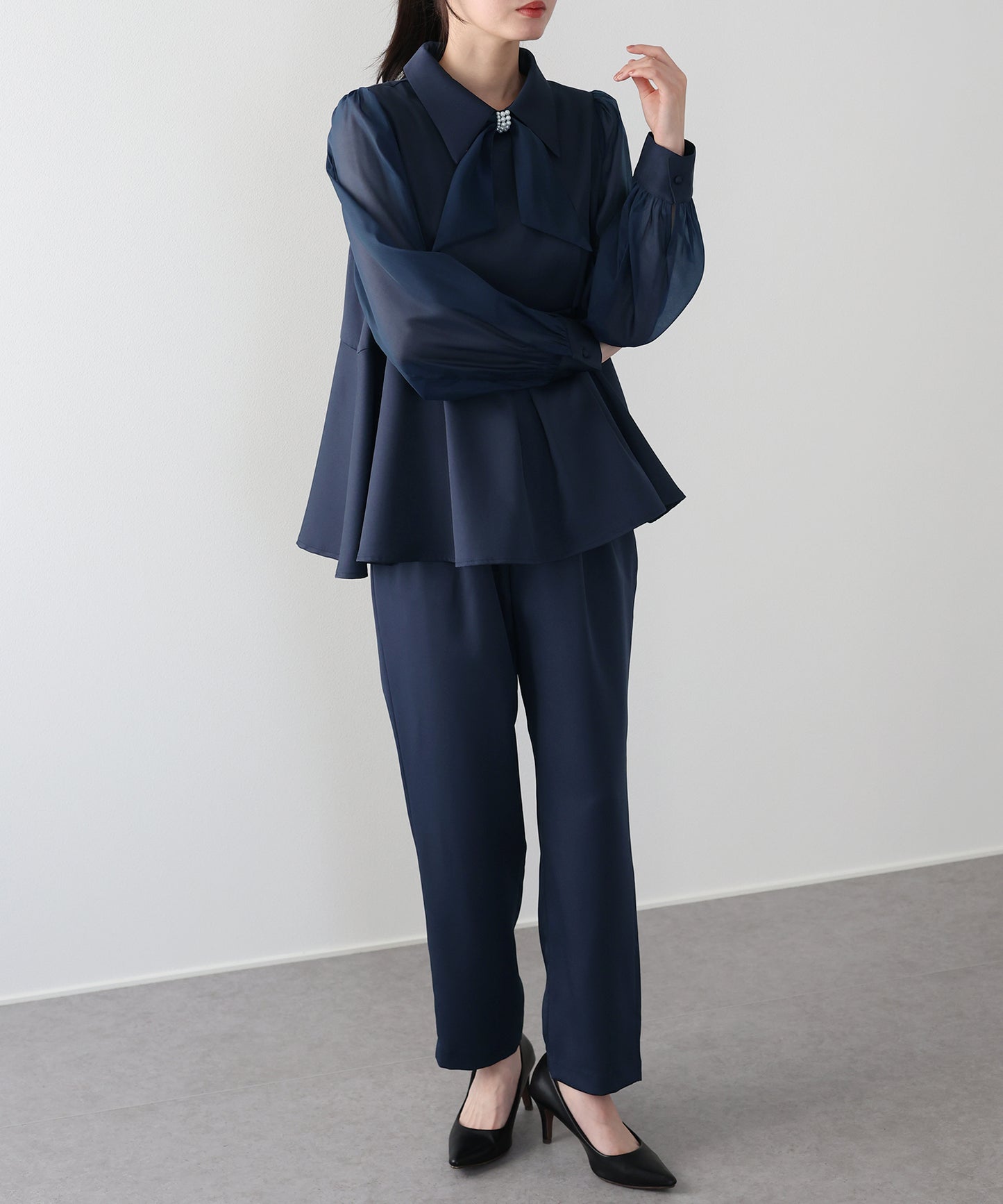 パールモチーフペプラムブラウス＆パンツセット