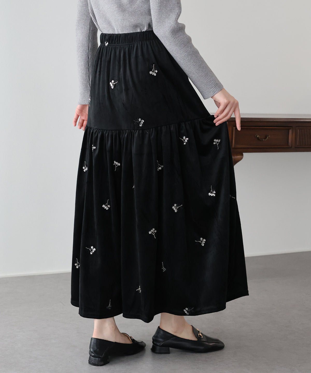 フラワー刺繍ベロアティアードスカート