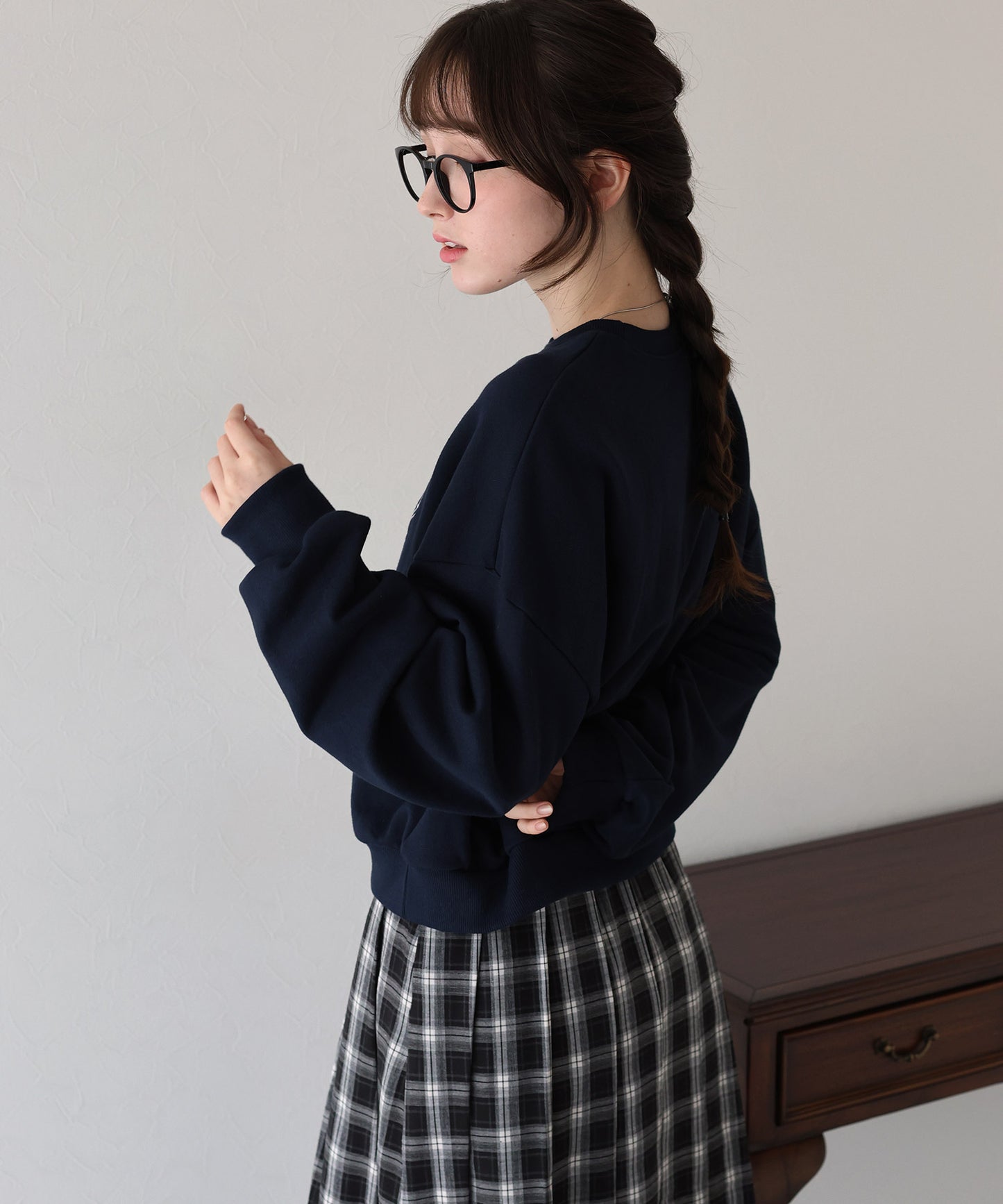 【TIME SALE】レタリング刺繍ショート丈スウェット