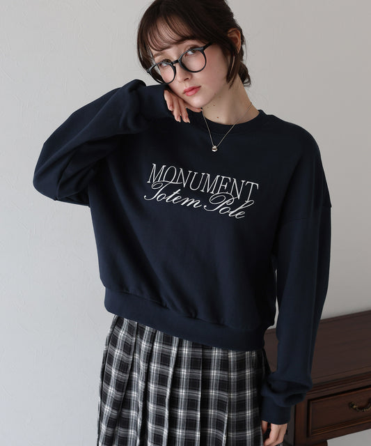 【早割5％OFF】レタリング刺繍ショート丈スウェット