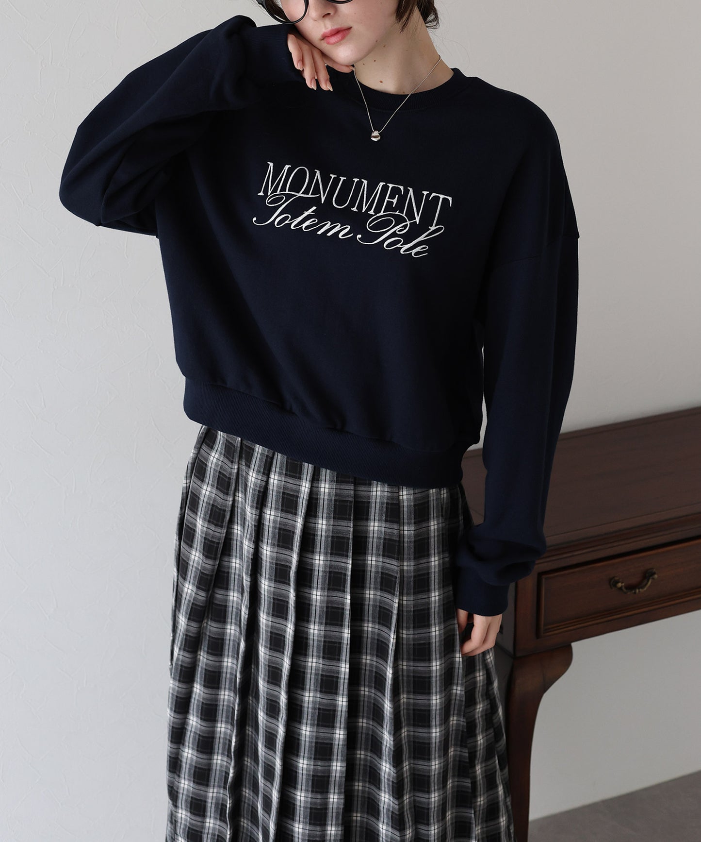 【TIME SALE】レタリング刺繍ショート丈スウェット