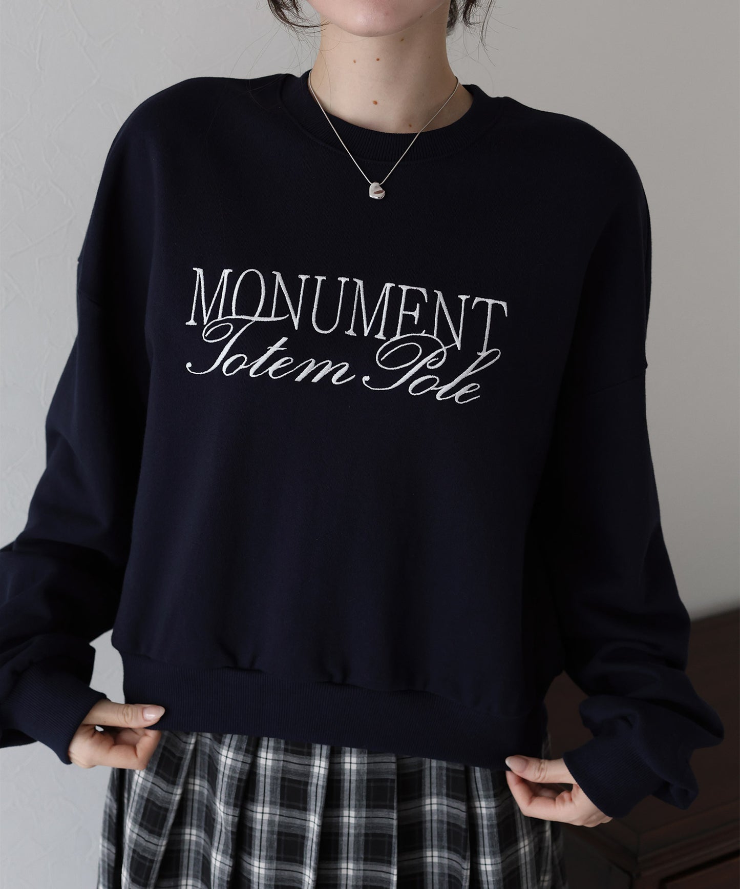 【TIME SALE】レタリング刺繍ショート丈スウェット