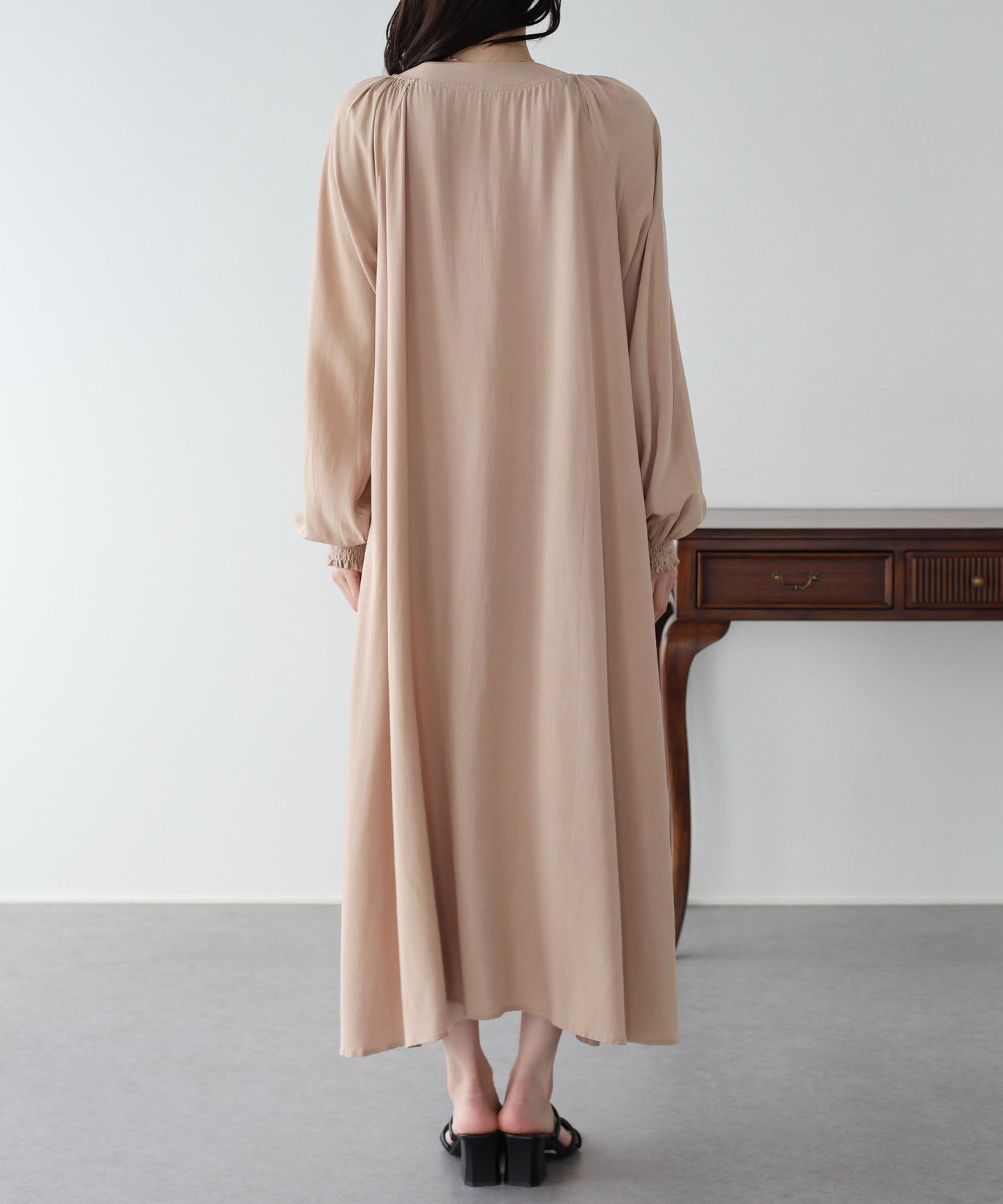 フラワー刺繍ワンピース