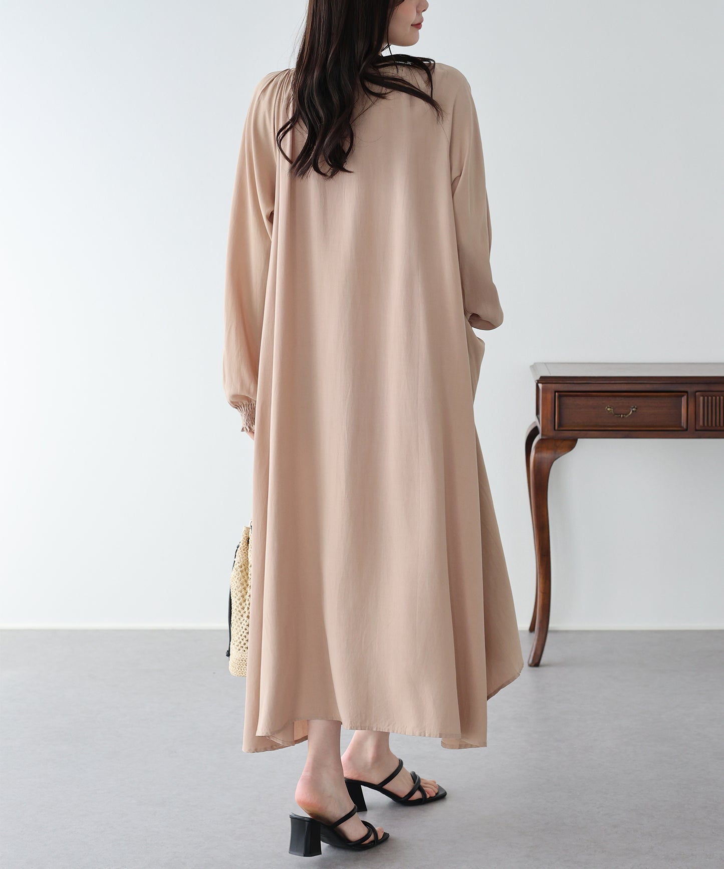 フラワー刺繍ワンピース