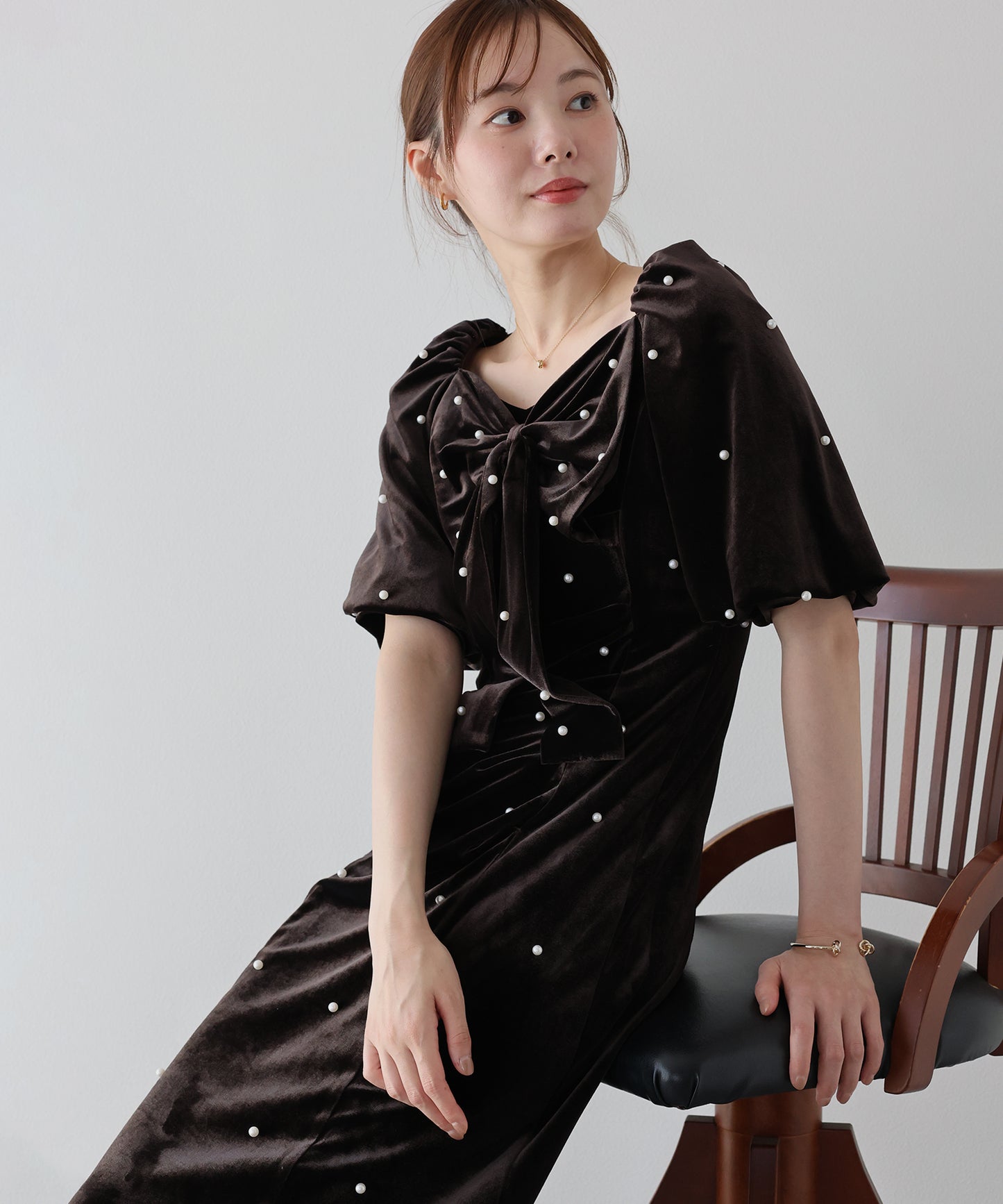 【早割5％OFF】《2サイズ展開》リボンパールベロアドレス