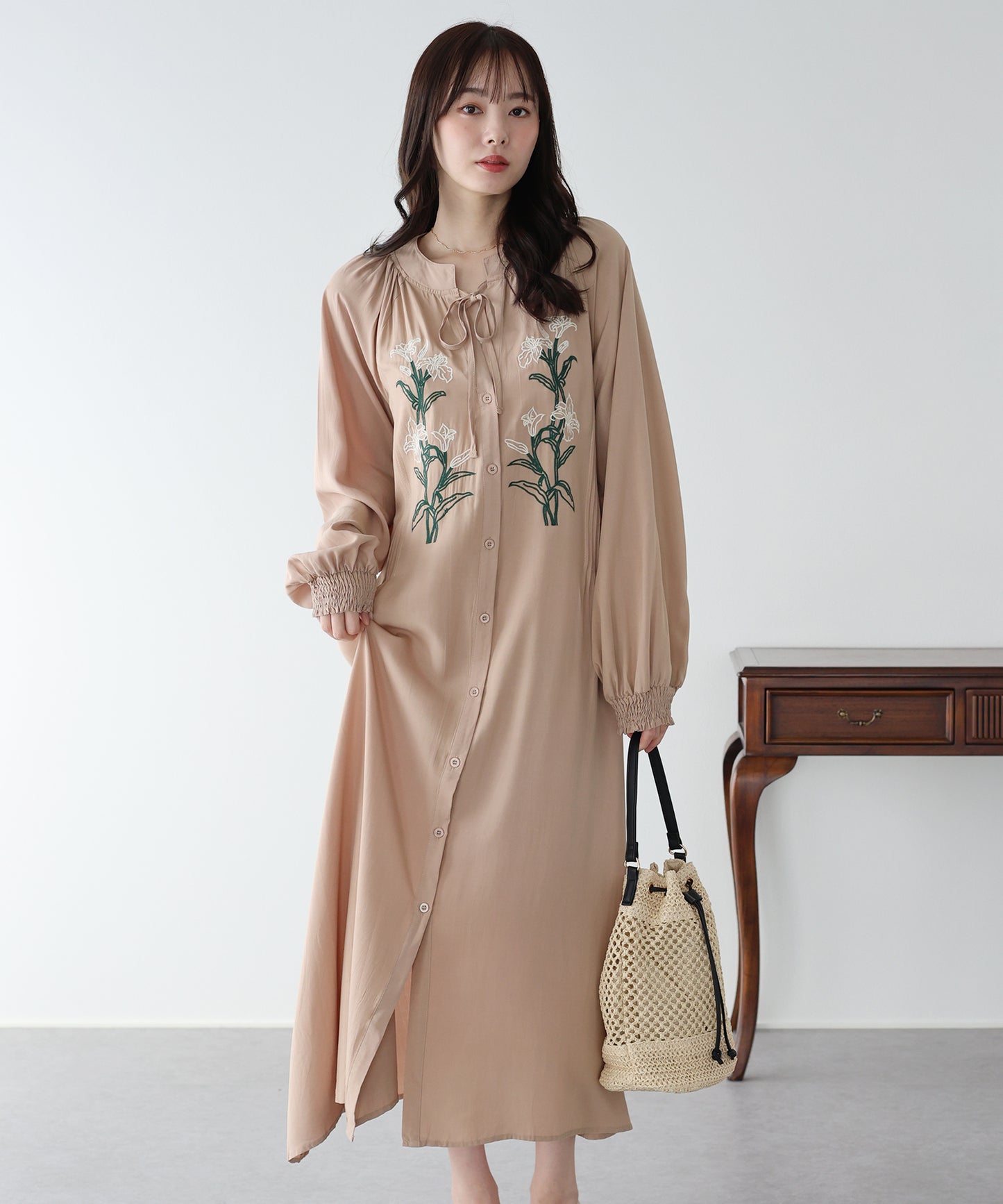 【早割5％OFF】フラワー刺繍ワンピース