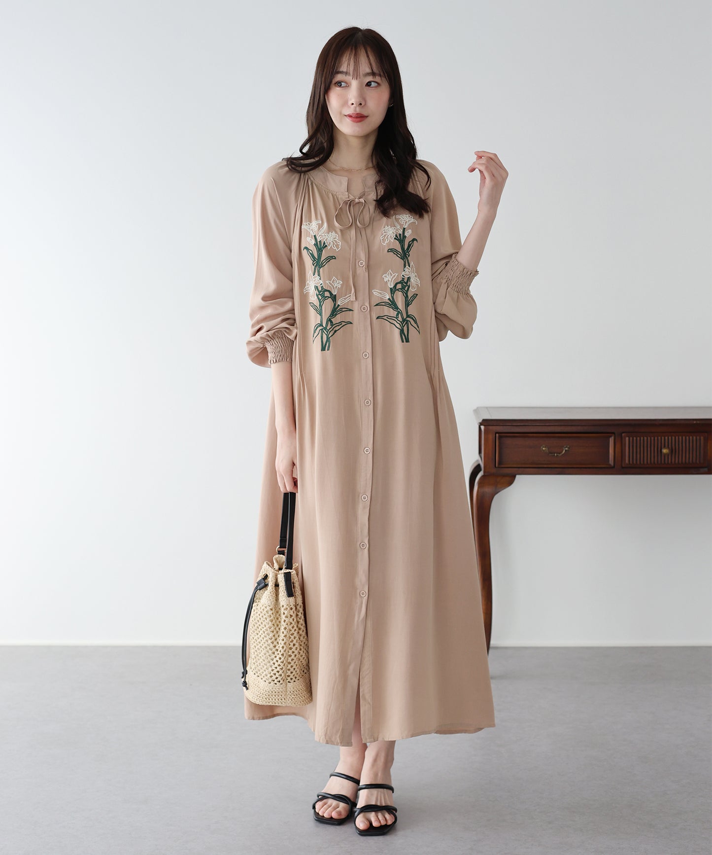 フラワー刺繍ワンピース