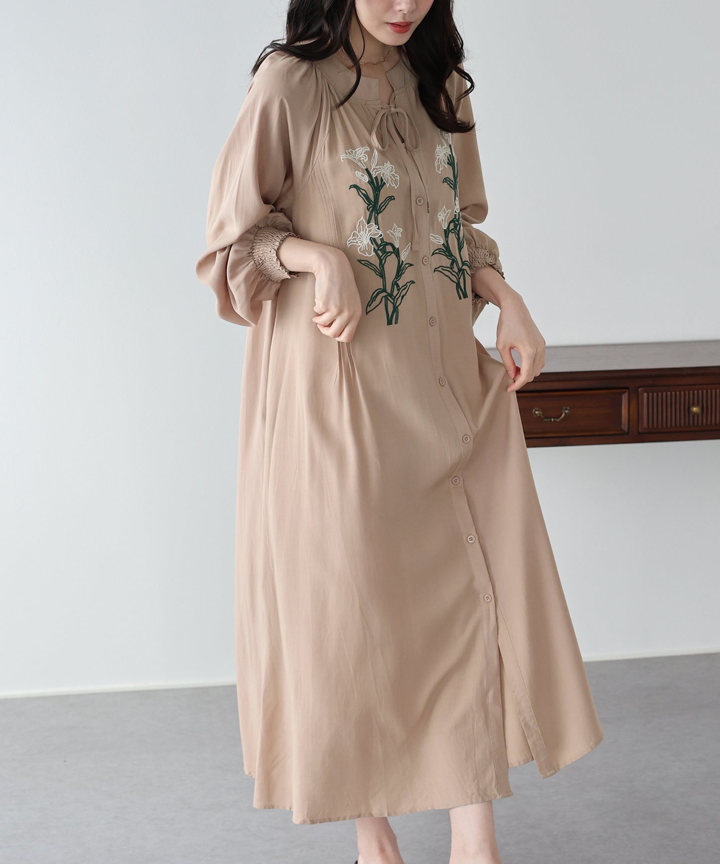 フラワー刺繍ワンピース