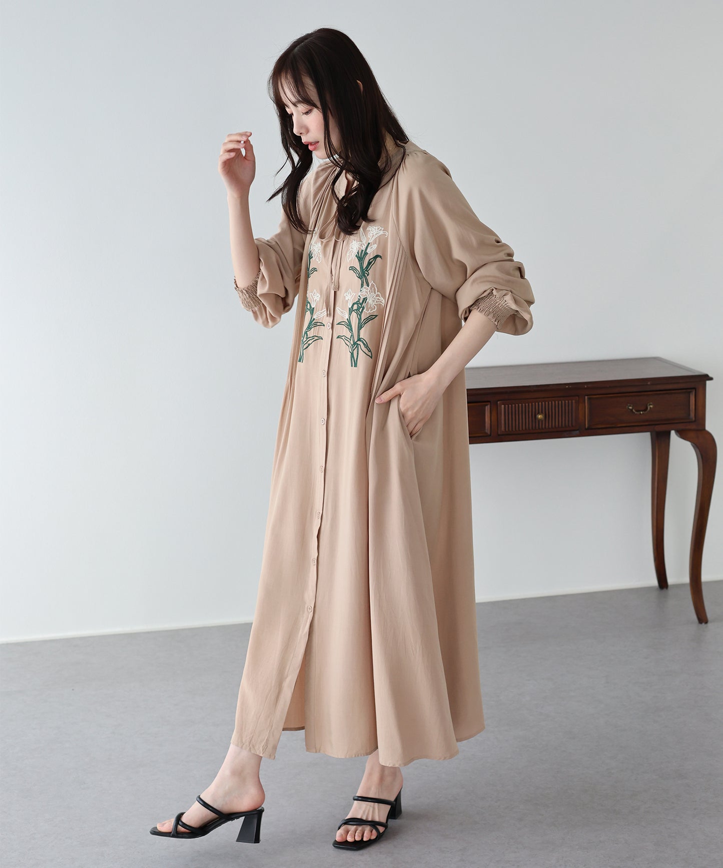 【早割5％OFF】フラワー刺繍ワンピース